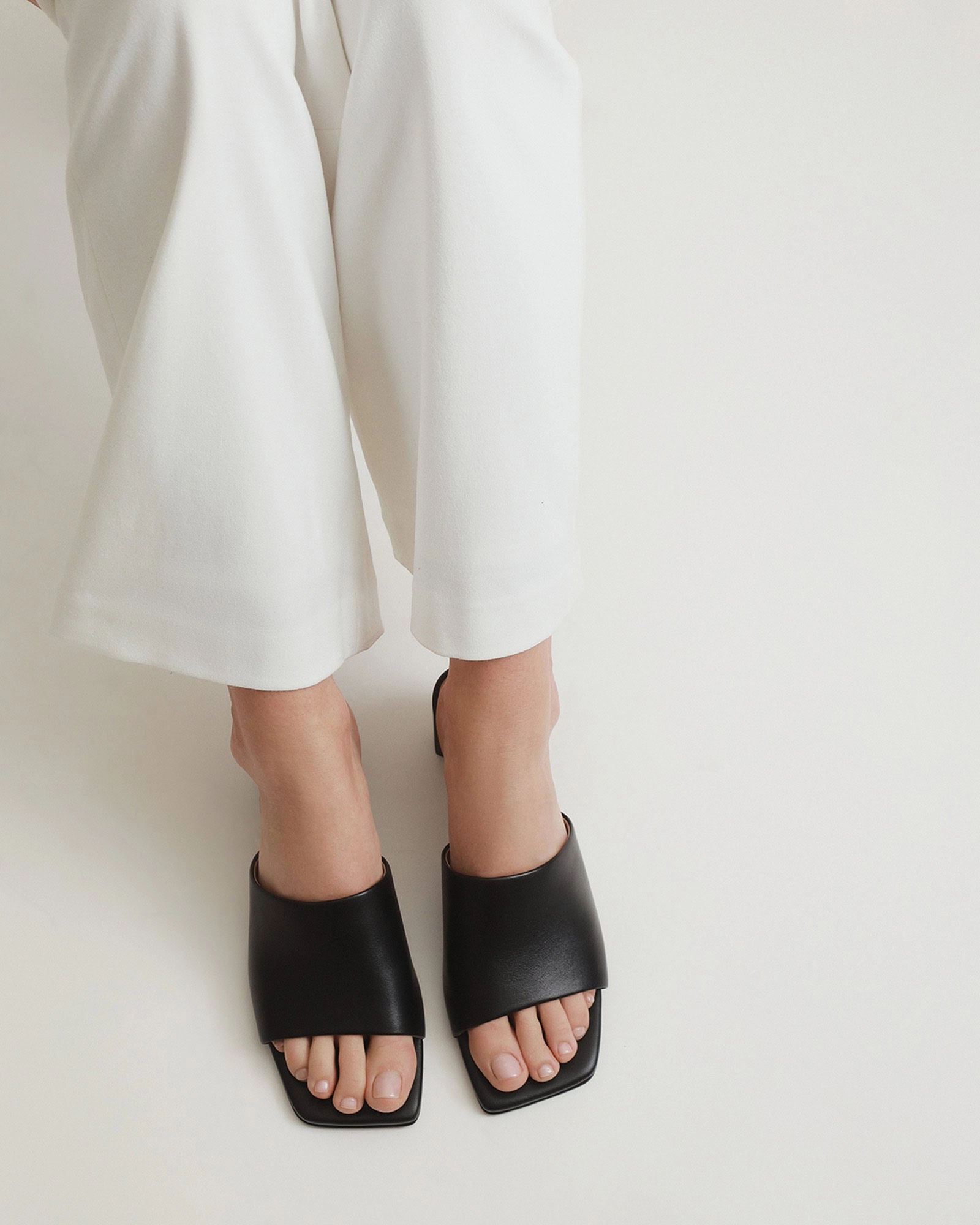 Herbie Mid Heel Sandals Black Leather Go-Gear
