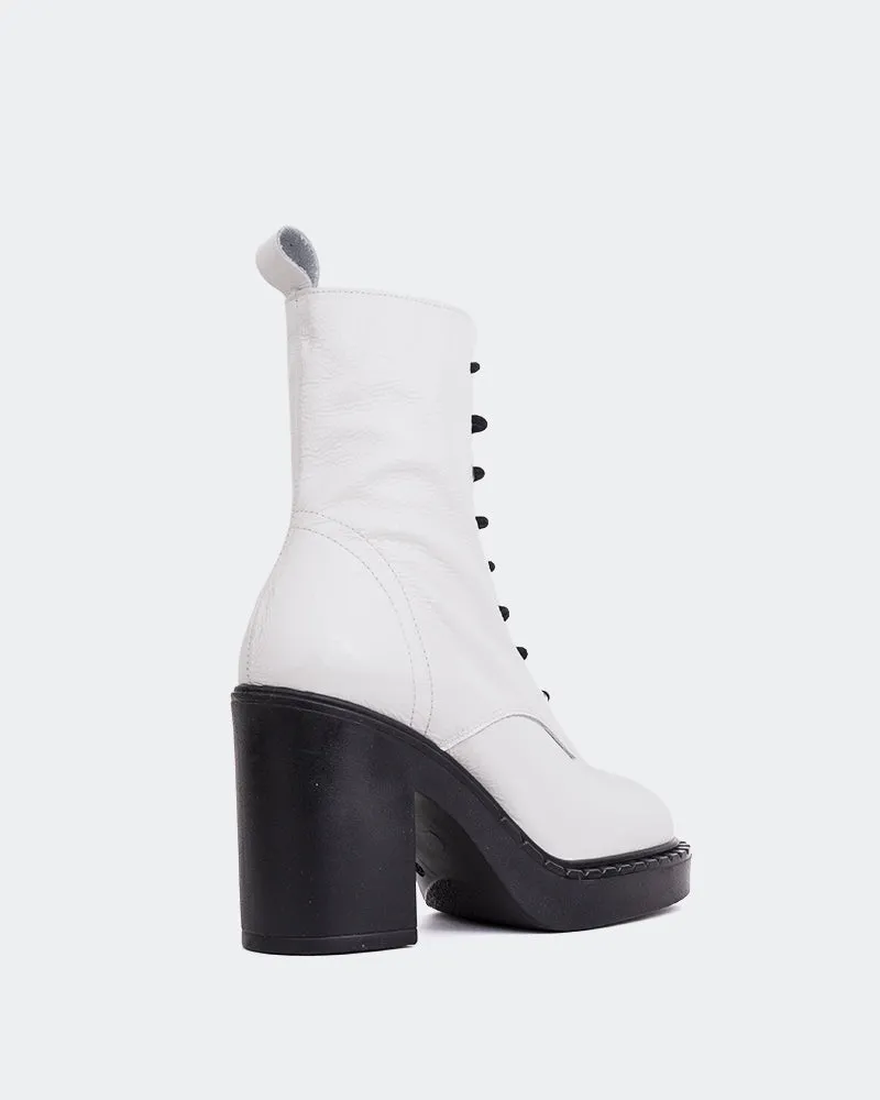 Grounded Luxury Sleek Comfortwear Maldon Off White Naplack