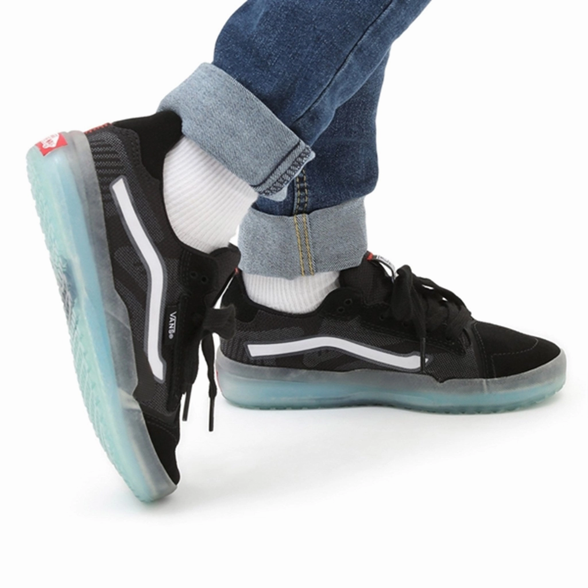 Versatile Gear Vans Evdnt Ultimatewaffle Black/White Shoes