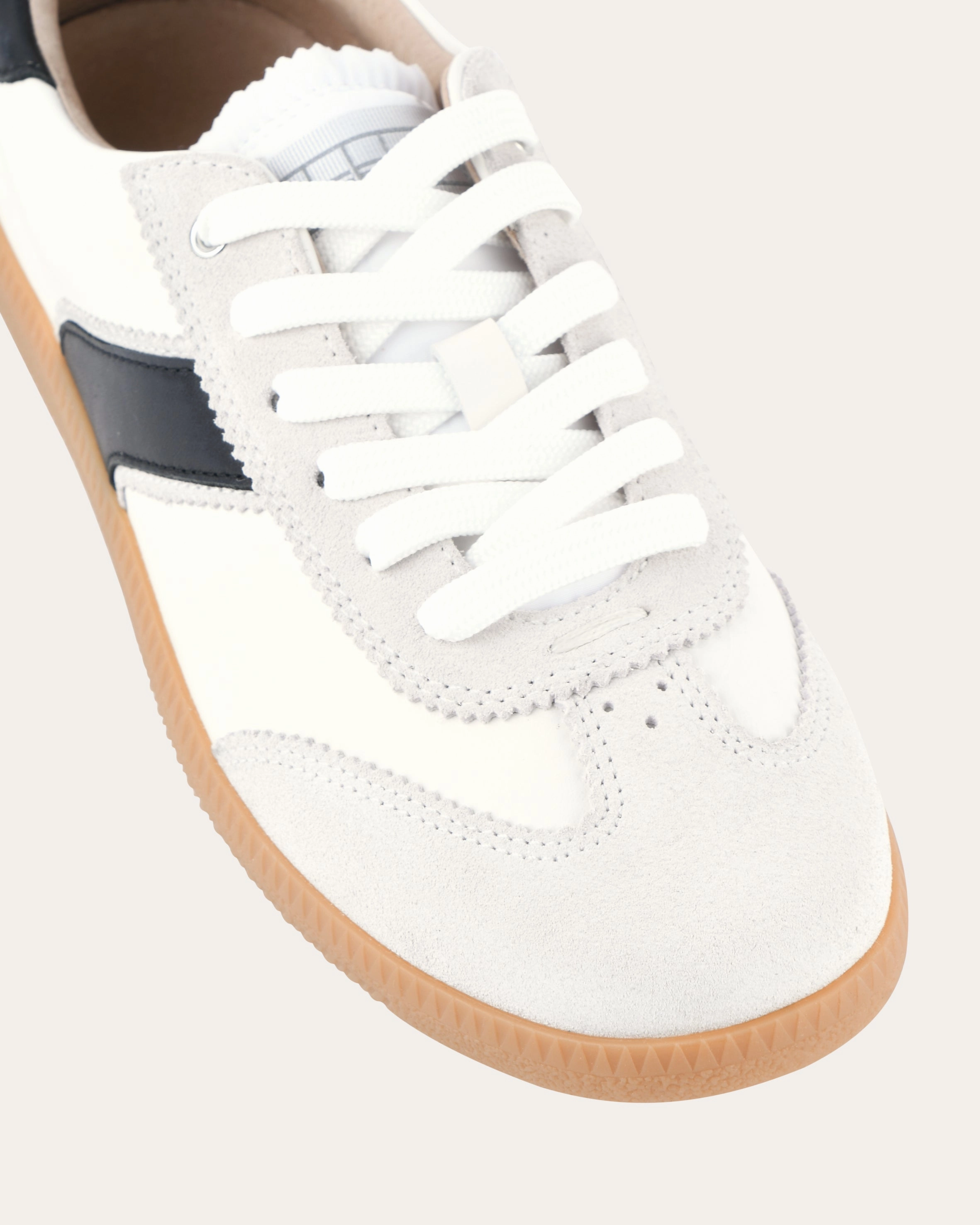 No-Fuss Fit Lifestyle Drop Lola Sneakers White Black Leather