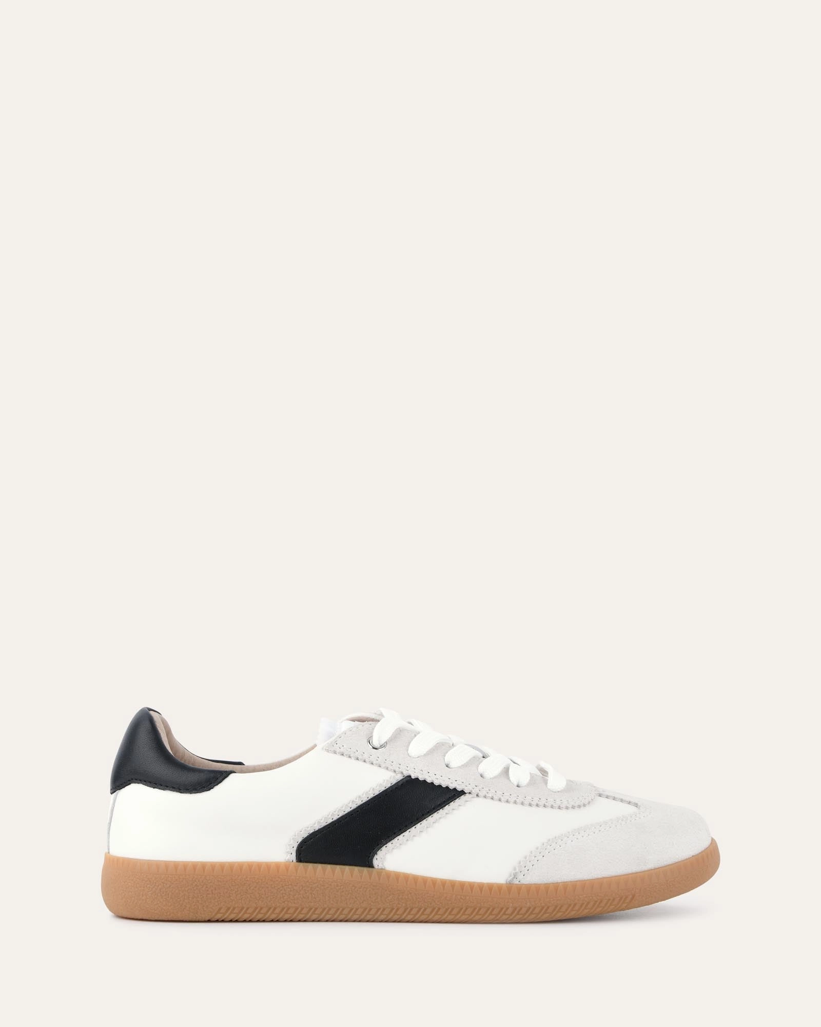 Lola Sneakers White Black Leather Purpose-Built Fit