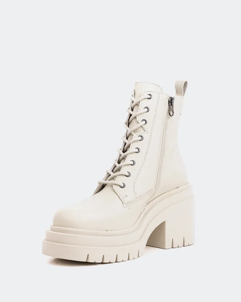Comfort Redefined Cornwall Off White Leather