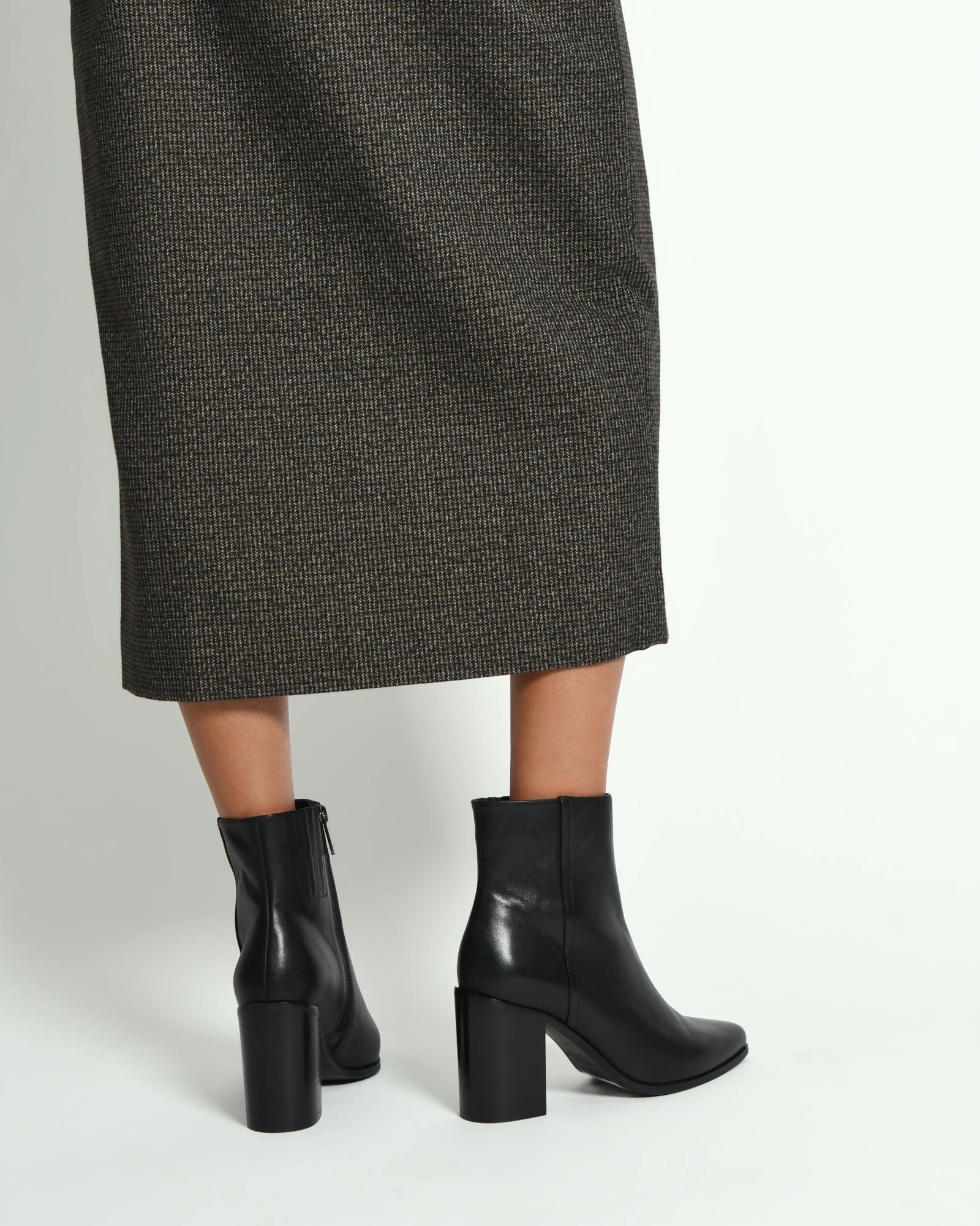 Flow In Motion Move-Ready Looks Luna High Ankle Boots Black Leather
