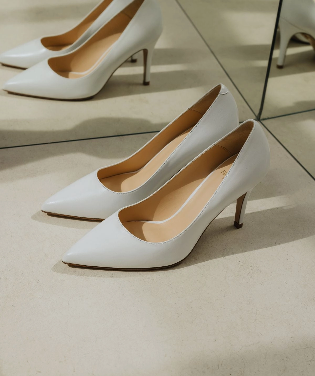 Manon Snow White Pumps Live In Motion