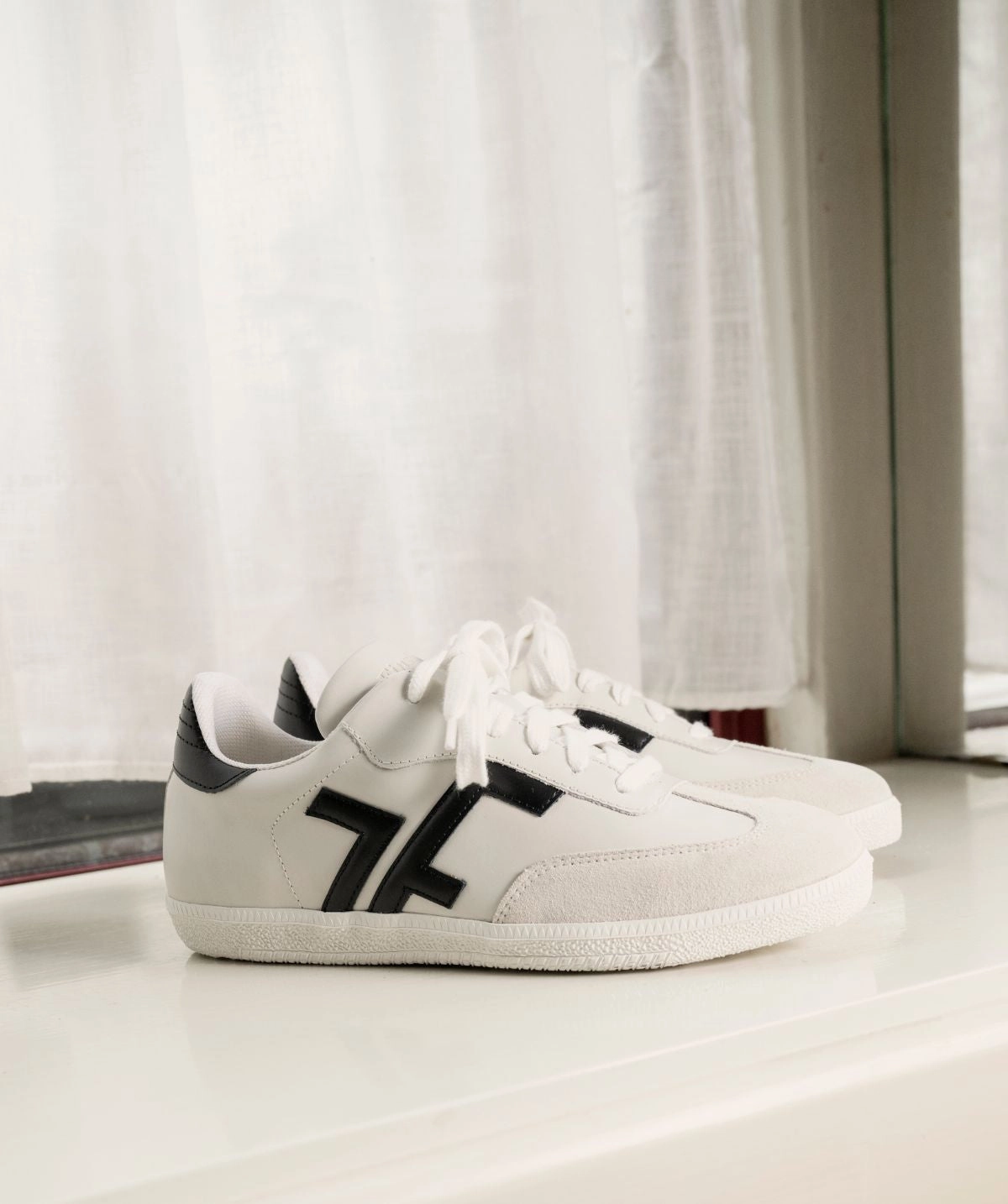 Smart Casual Core Mathilde Cream And Black Sneakers