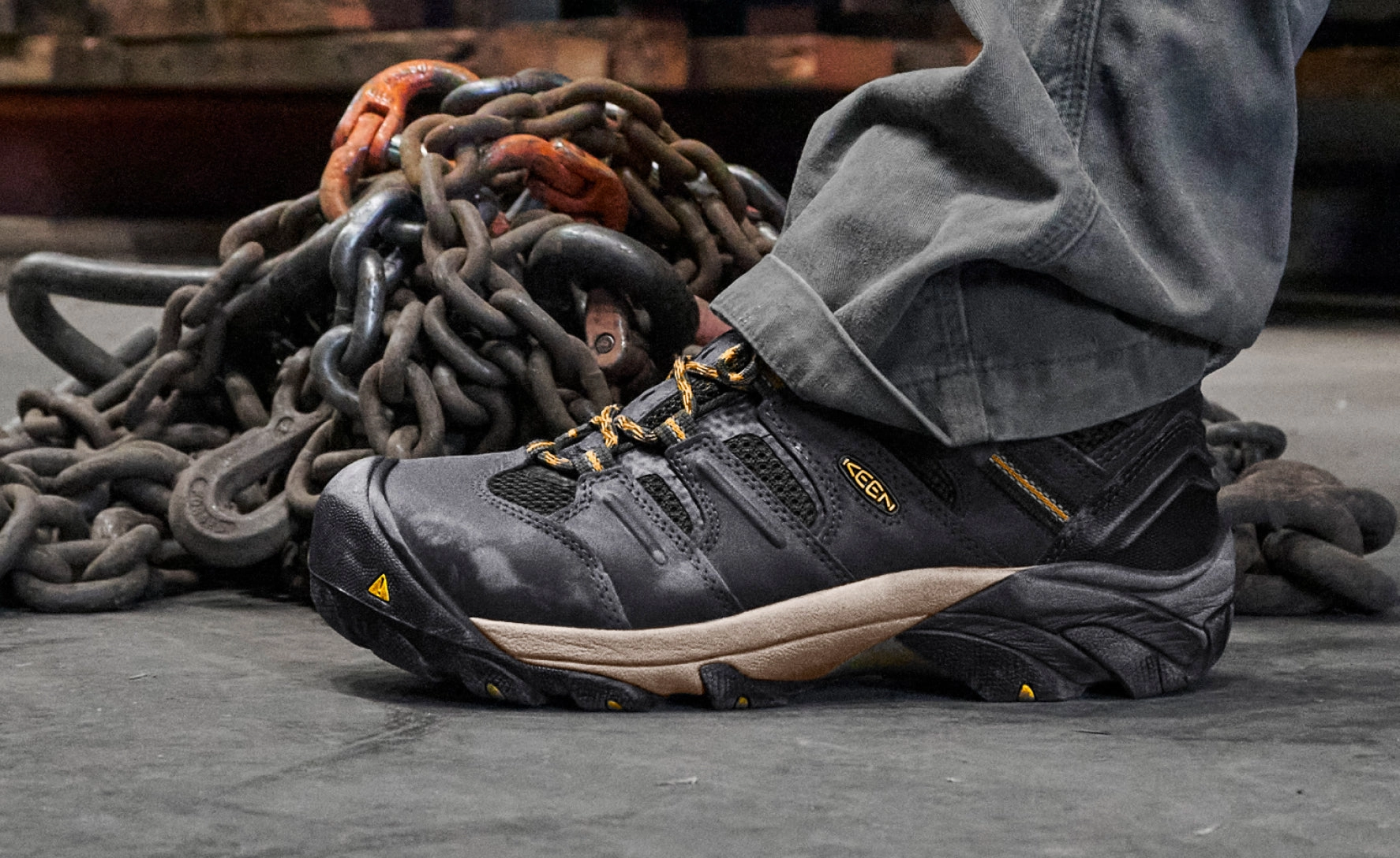 Engineered To Adapt Men'S Lansing Mid Waterproof (Steel Toe)  |  Raven/Tawny Olive