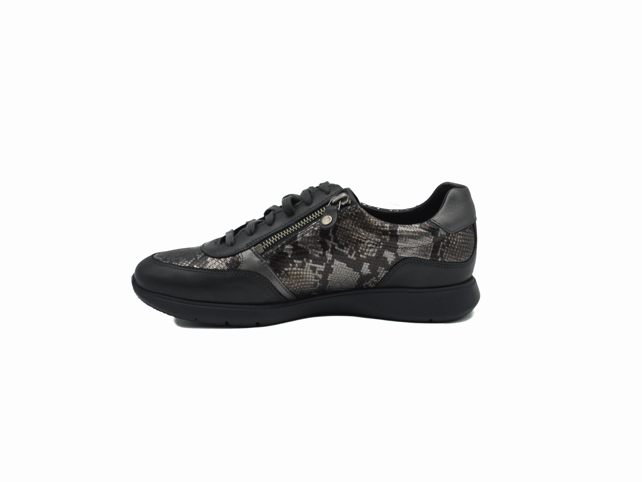Laid-Back Luxe Mephisto Monia