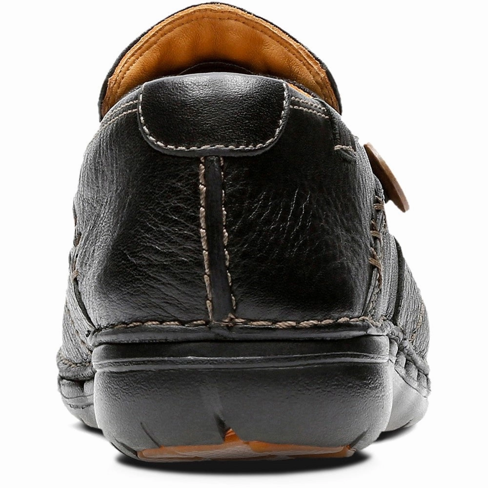 Essential Uniform Clarks Un Loop Wide Fit Shoes