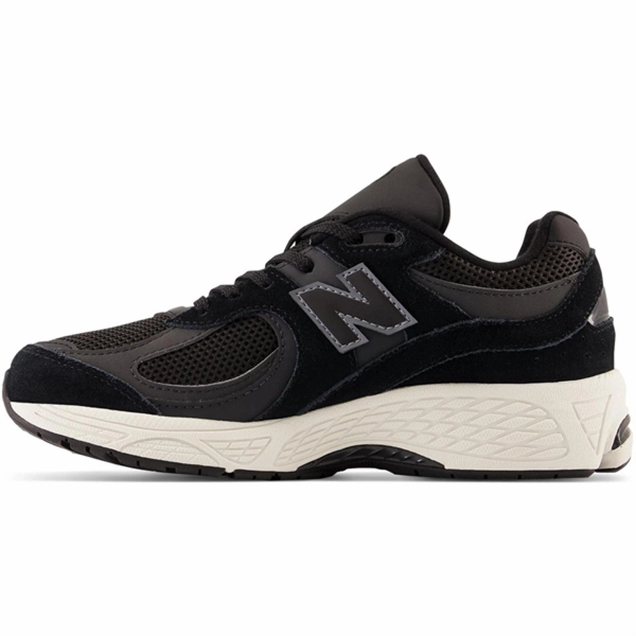 Express In Ease Subtle Performance New Balance 2002 Kids Sneakers Black
