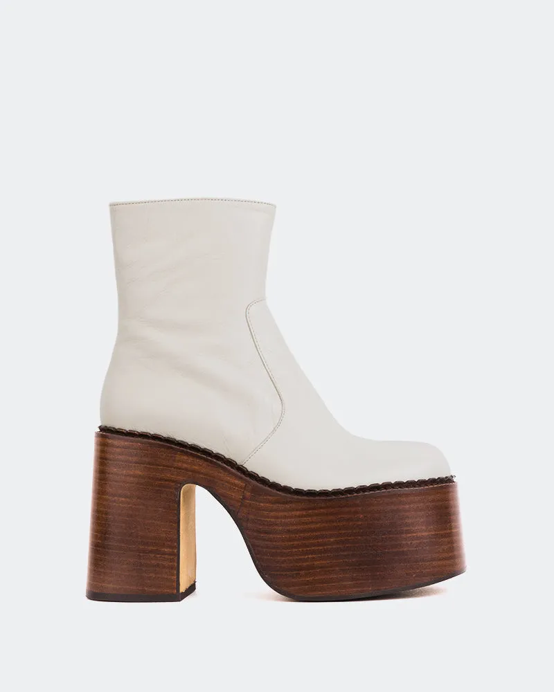 Gunner Off White Leather Essentials In Motion Fit-Flow