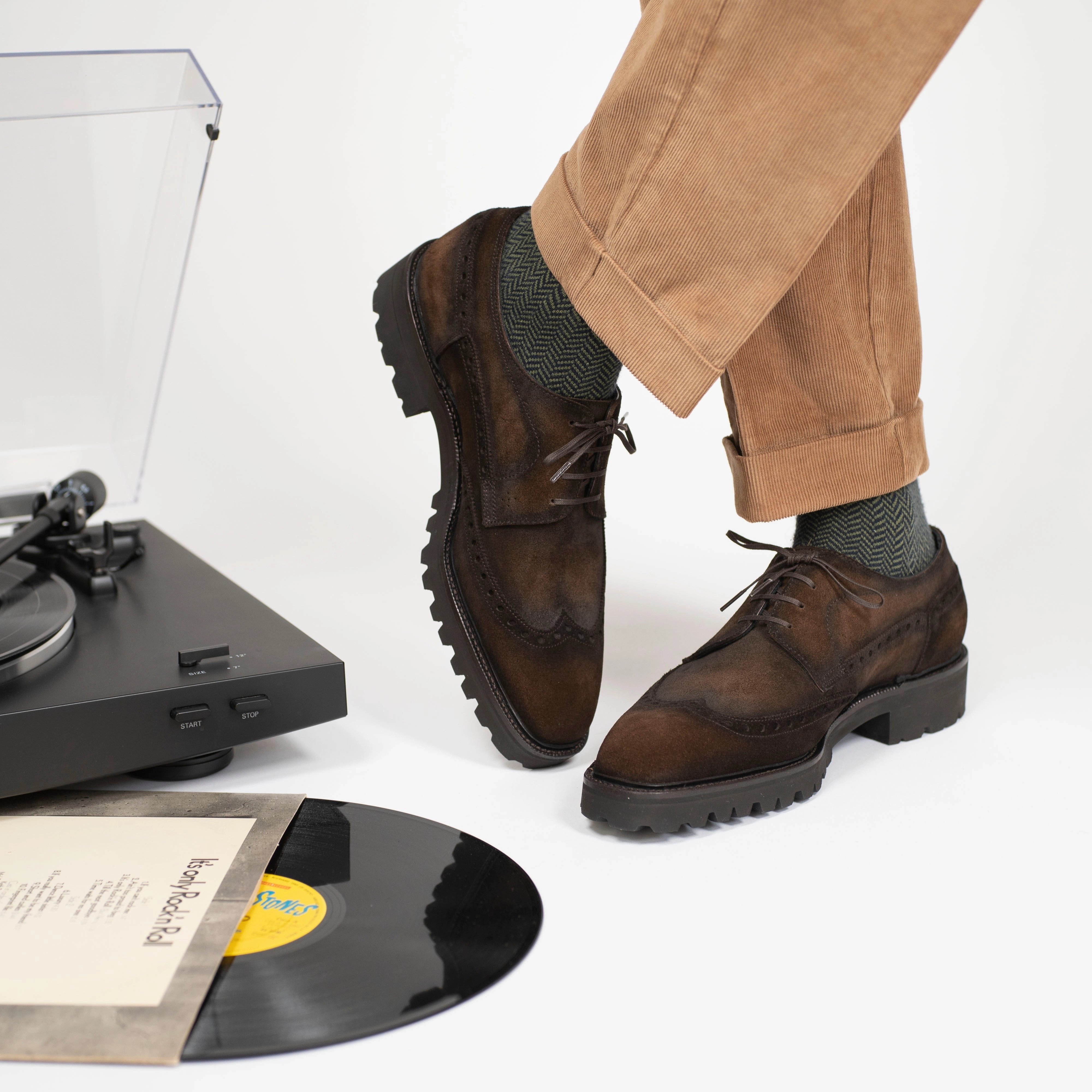 Streamlined Fit Fluid-Form Design Coltrane Wingtip Balmoral Derby Mto - Mocha Suede
