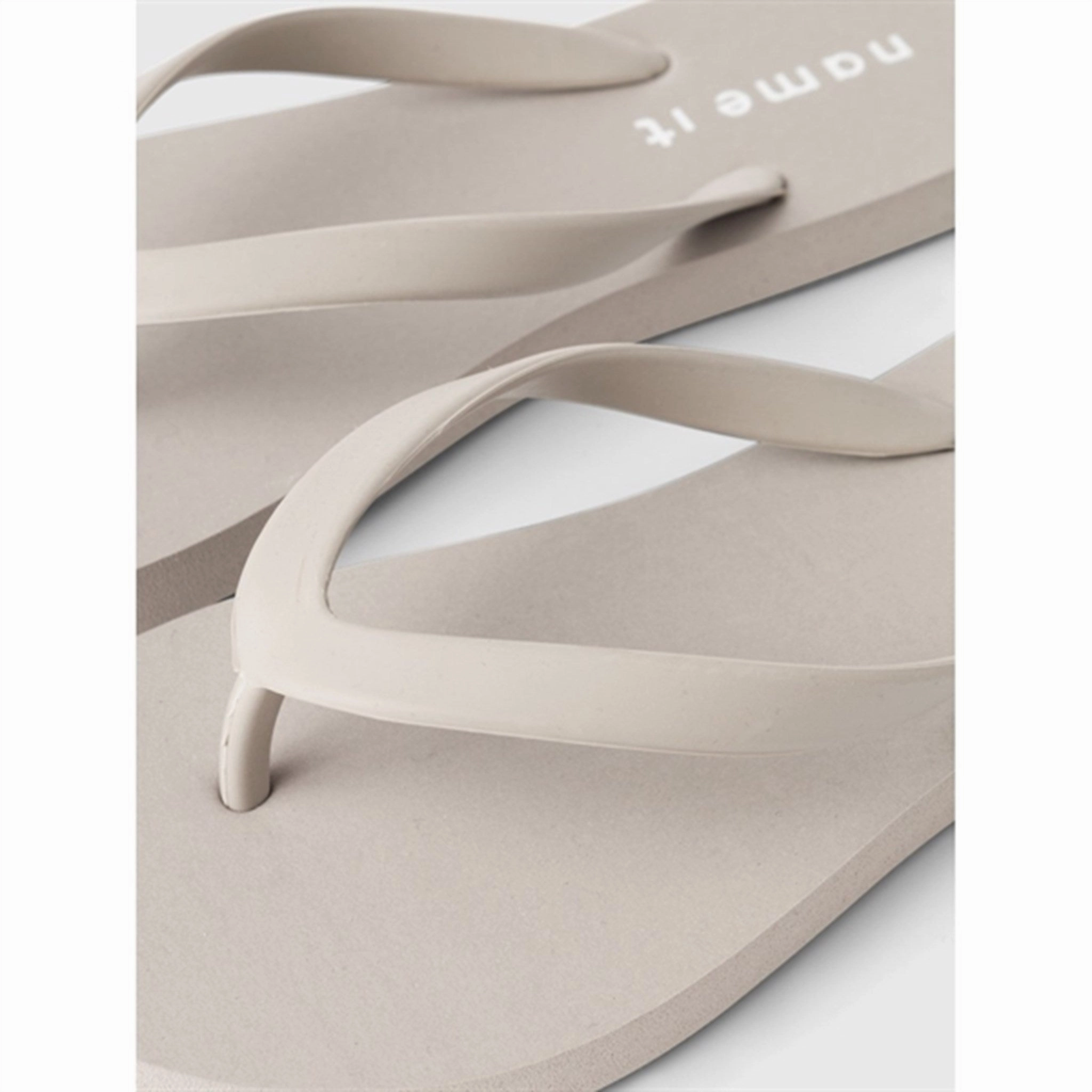 Season-Neutral Form In Action Name It Pure Cashmere Fubi Flip Flop