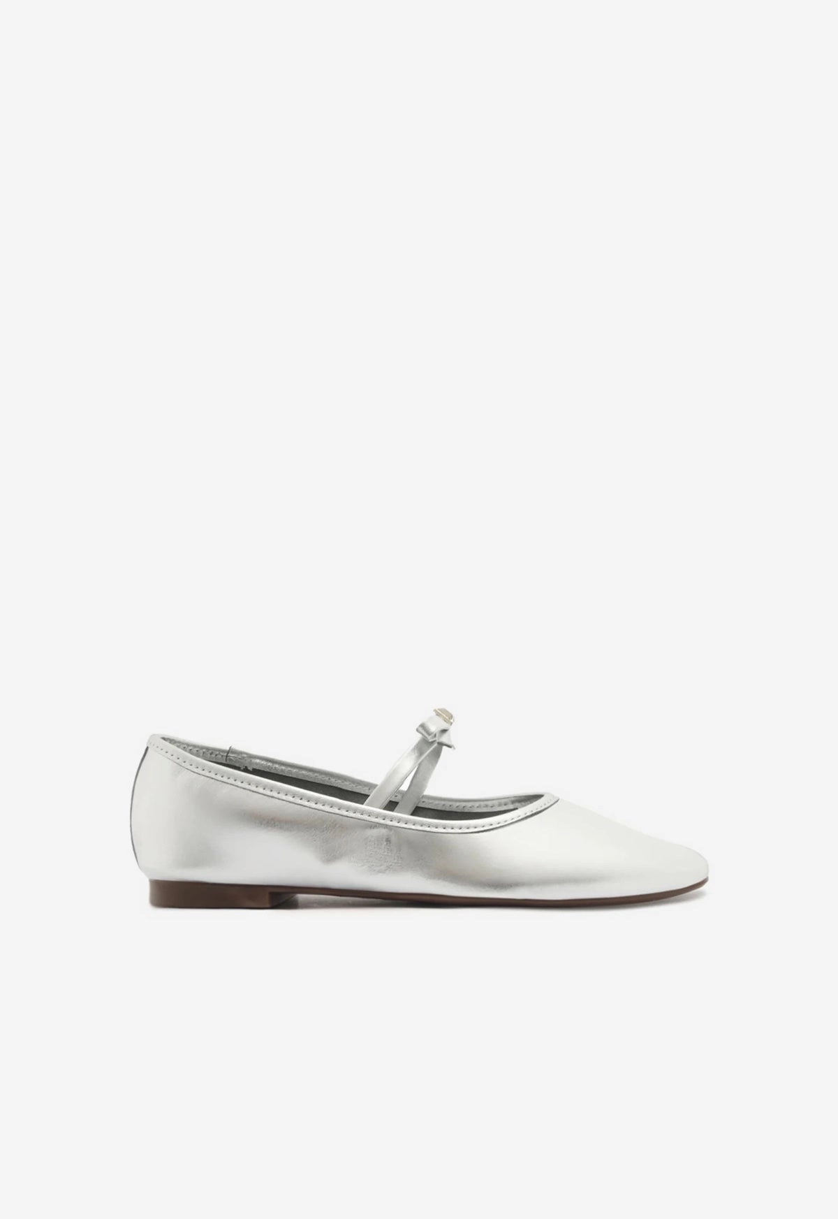 Nancy Metallic Leather Flat Mobility Made Easy Multi-Wear Outfit