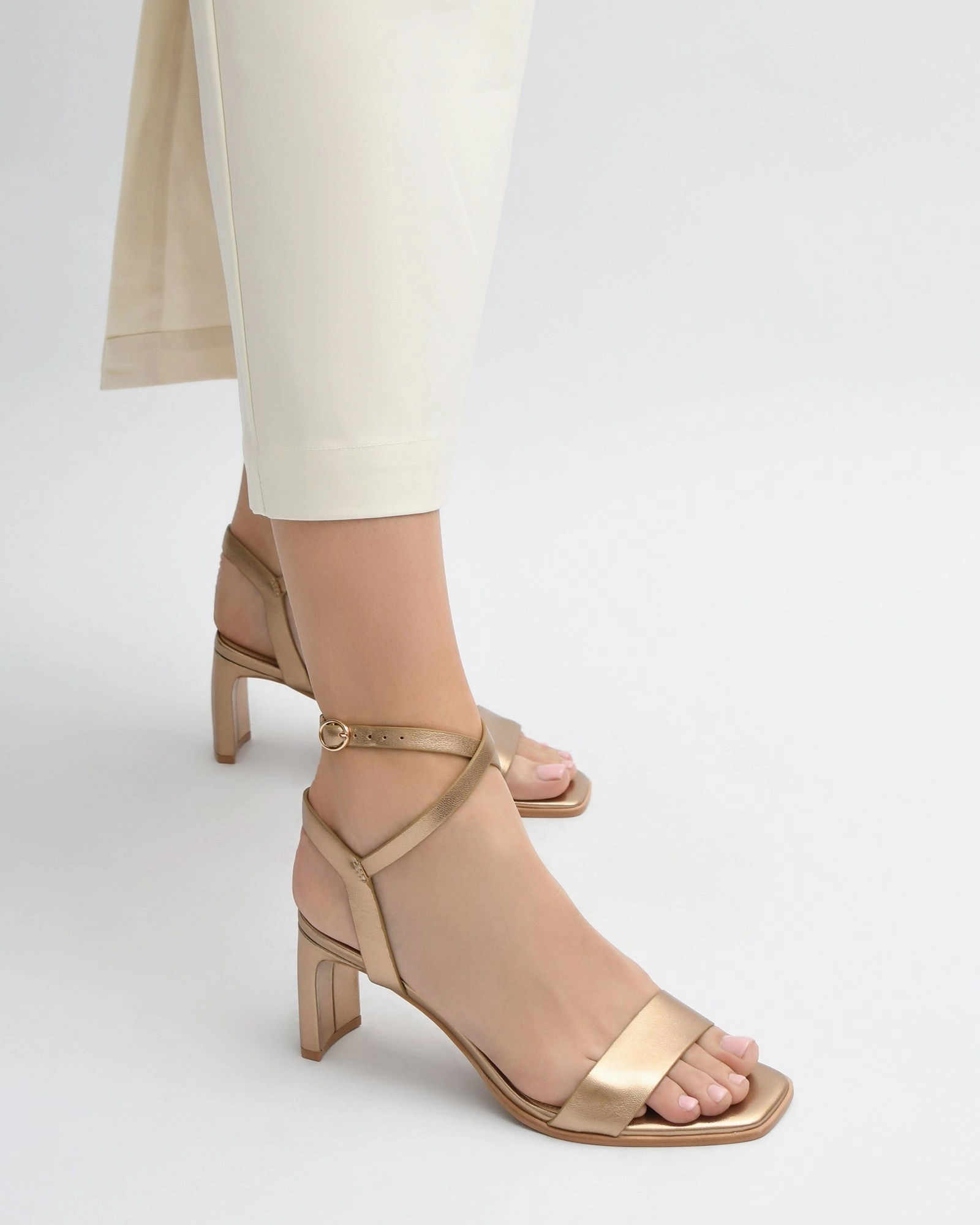 Season-Free Style Everyday Ready Natsu Mid Heel Sandals Soft Gold Leather