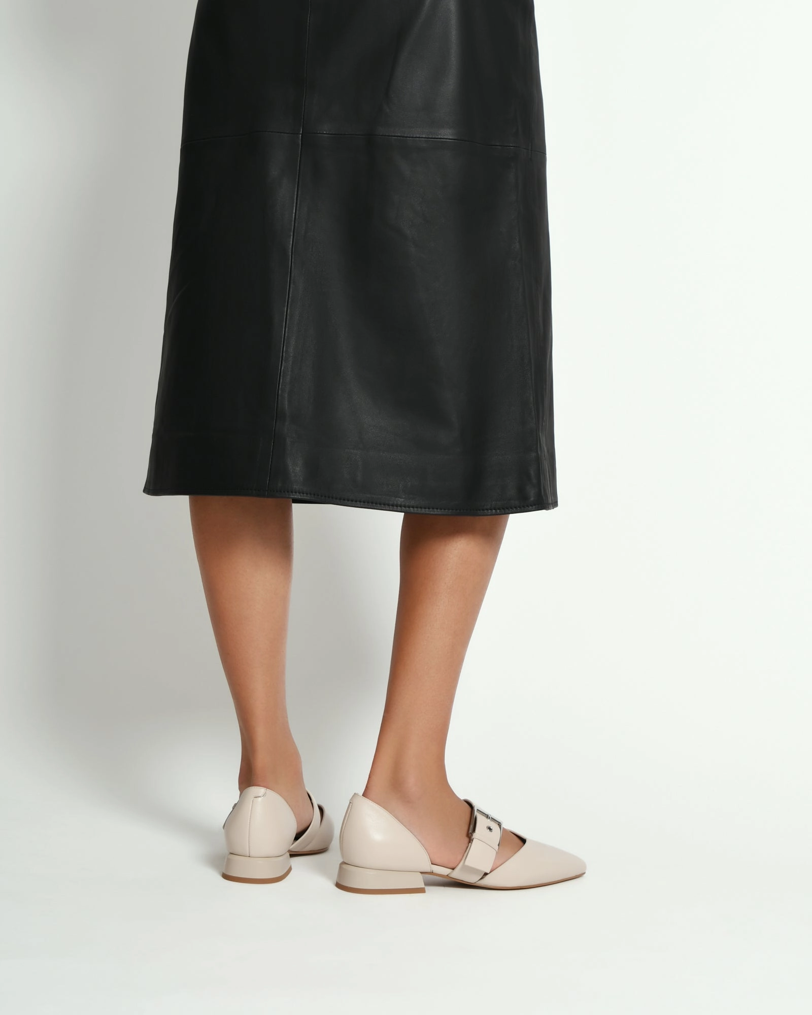 Go Anywhere Forward Pulse Neela Dress Flats Off White Leather