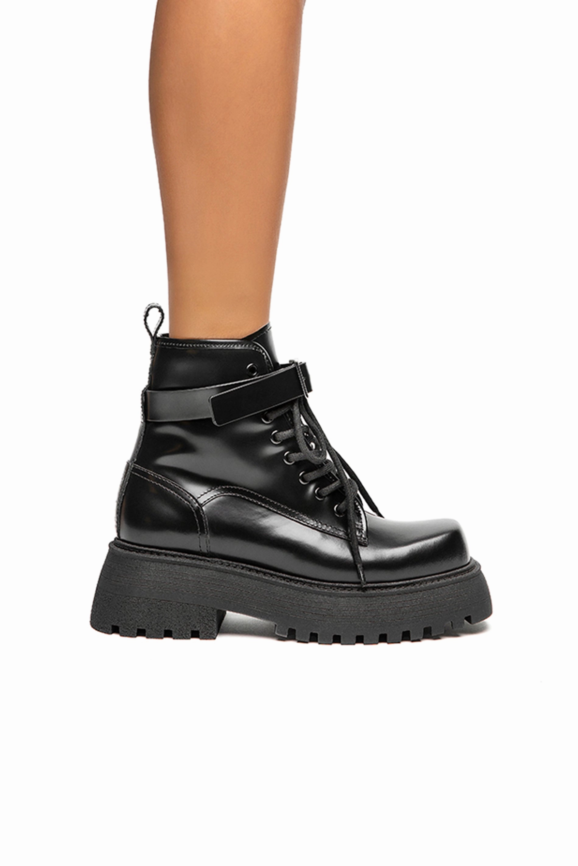 Noa Babs Boot In Lack Black Express In Ease Chill-Crafted