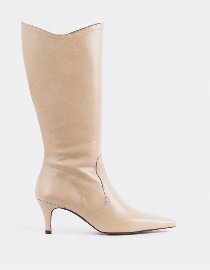 Odyssia Camel Leather Lightweight Living
