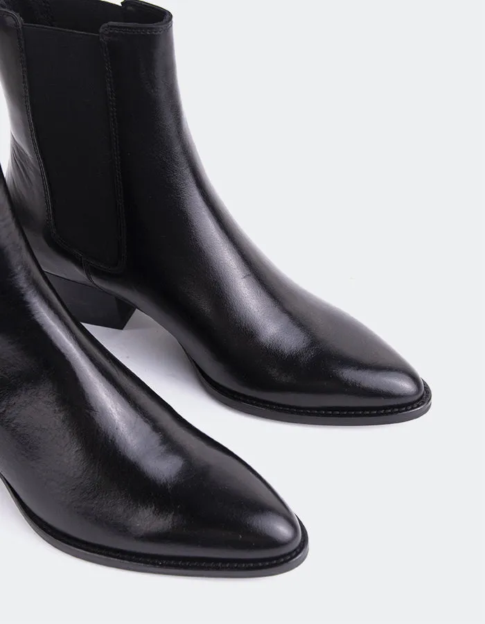 Core Movement Orsogna Black Leather