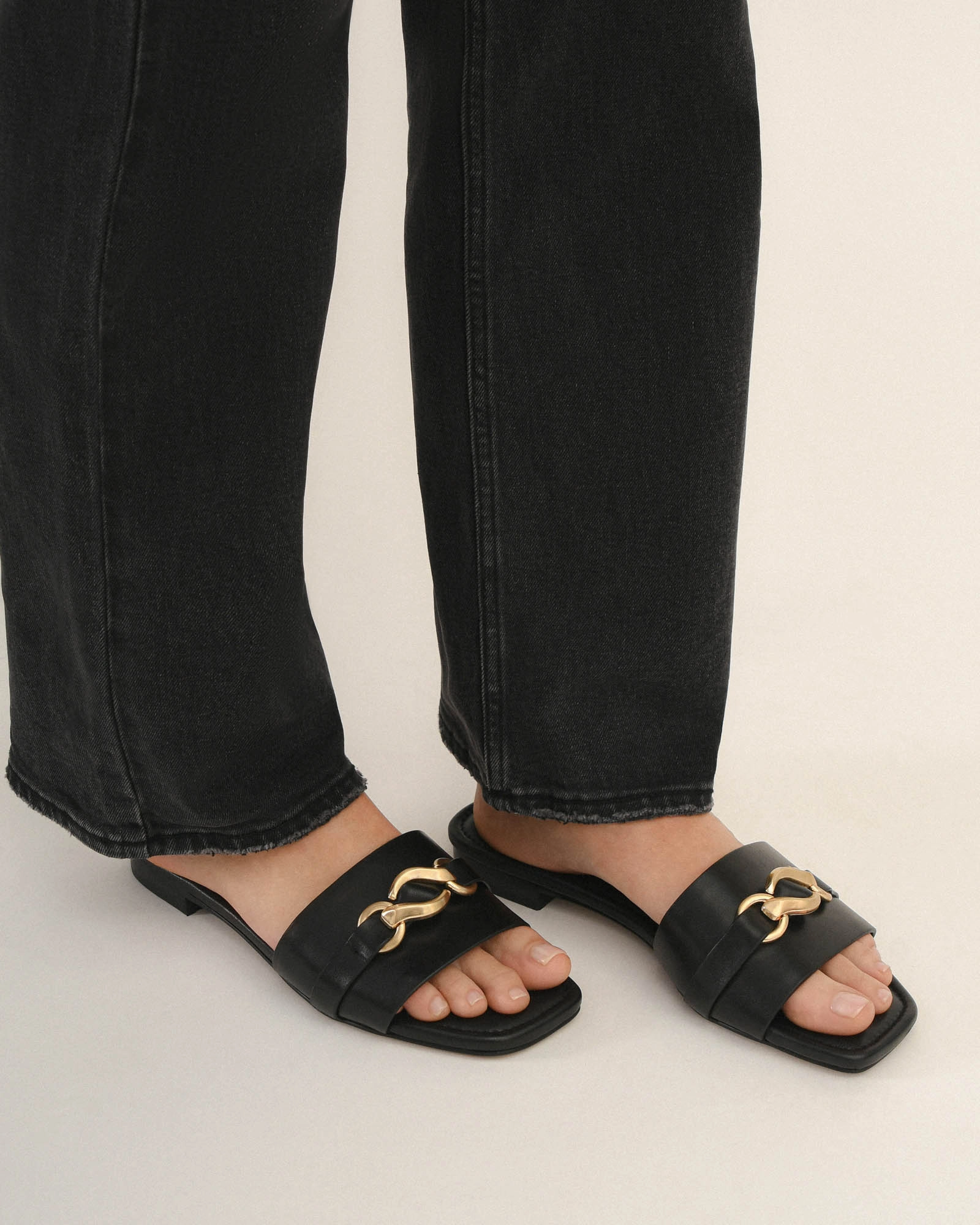 Layer-Easy Adaptive Aesthetic Pablo Flat Slide Black Leather