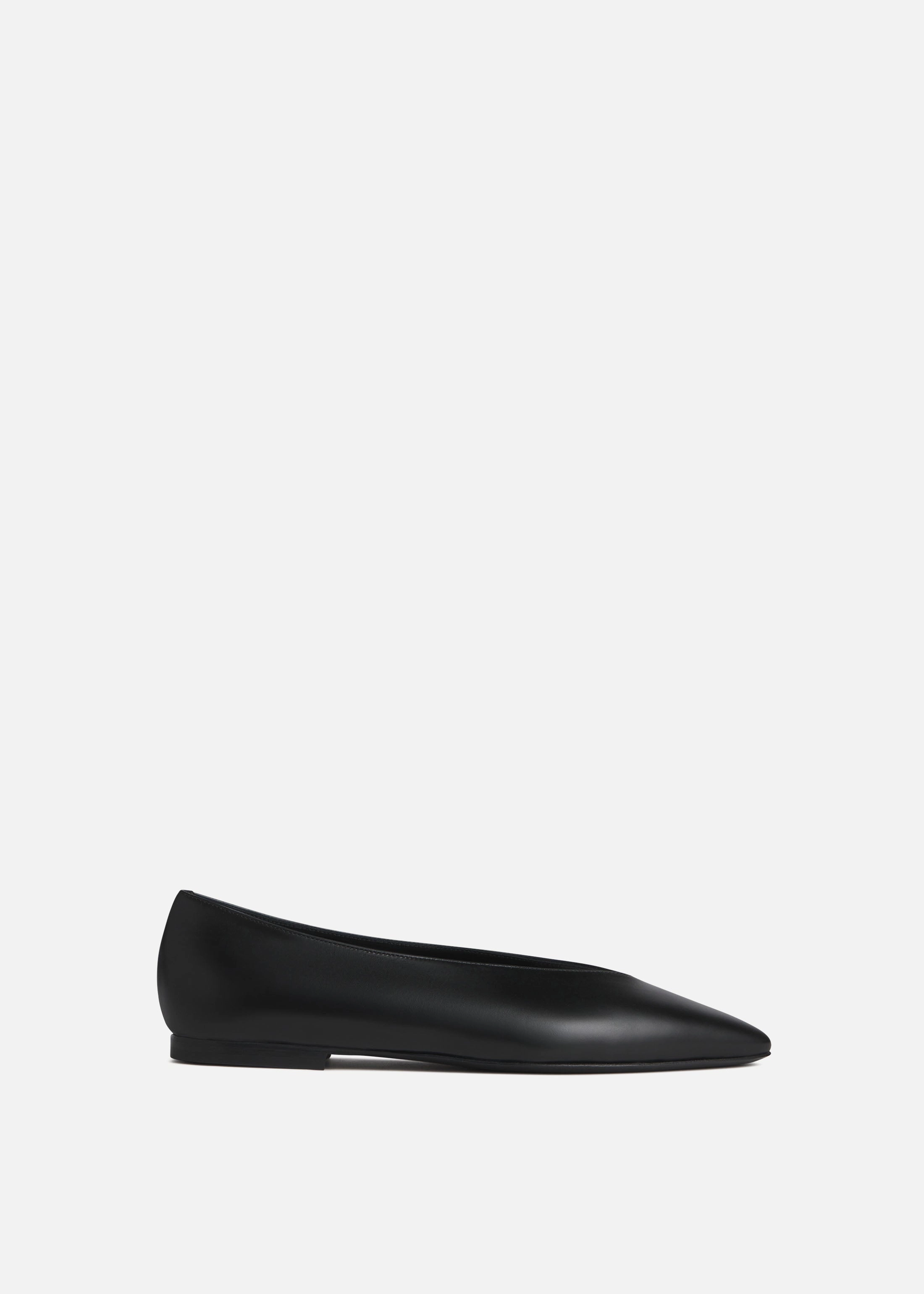 Pointed Ballerina Flat In Black Sleek Vibes Streamlined Fit