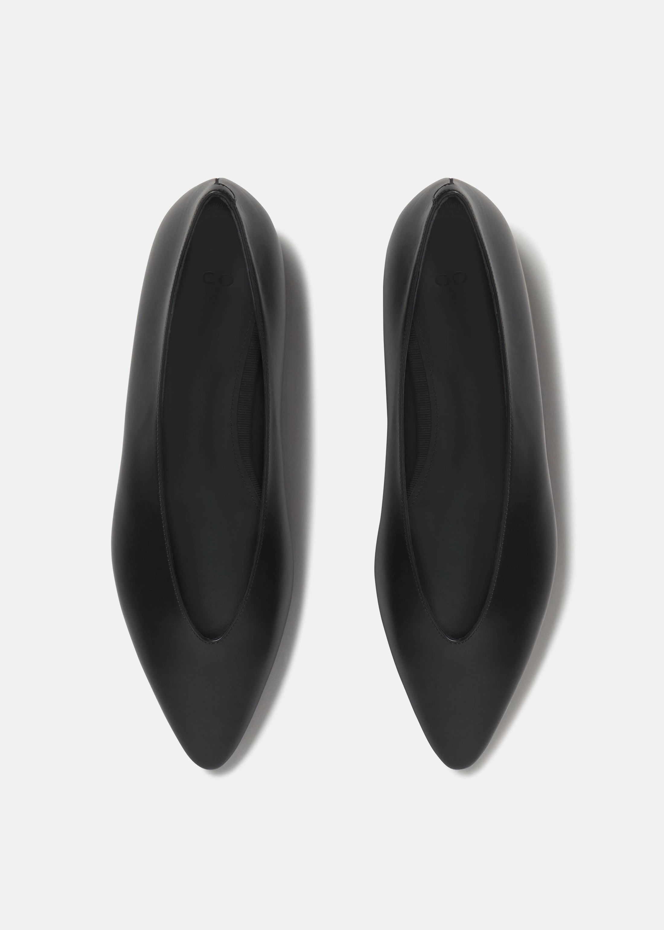 Live Lightwear Motion Elements Pointed Ballerina Flat In Black