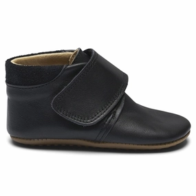 Pom Pom Indoor Shoe Velcro Black Minimal Focus Urban Evolution