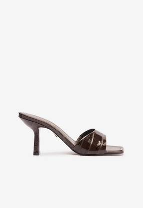 Posseni Leather Sandal Motion-Elevated