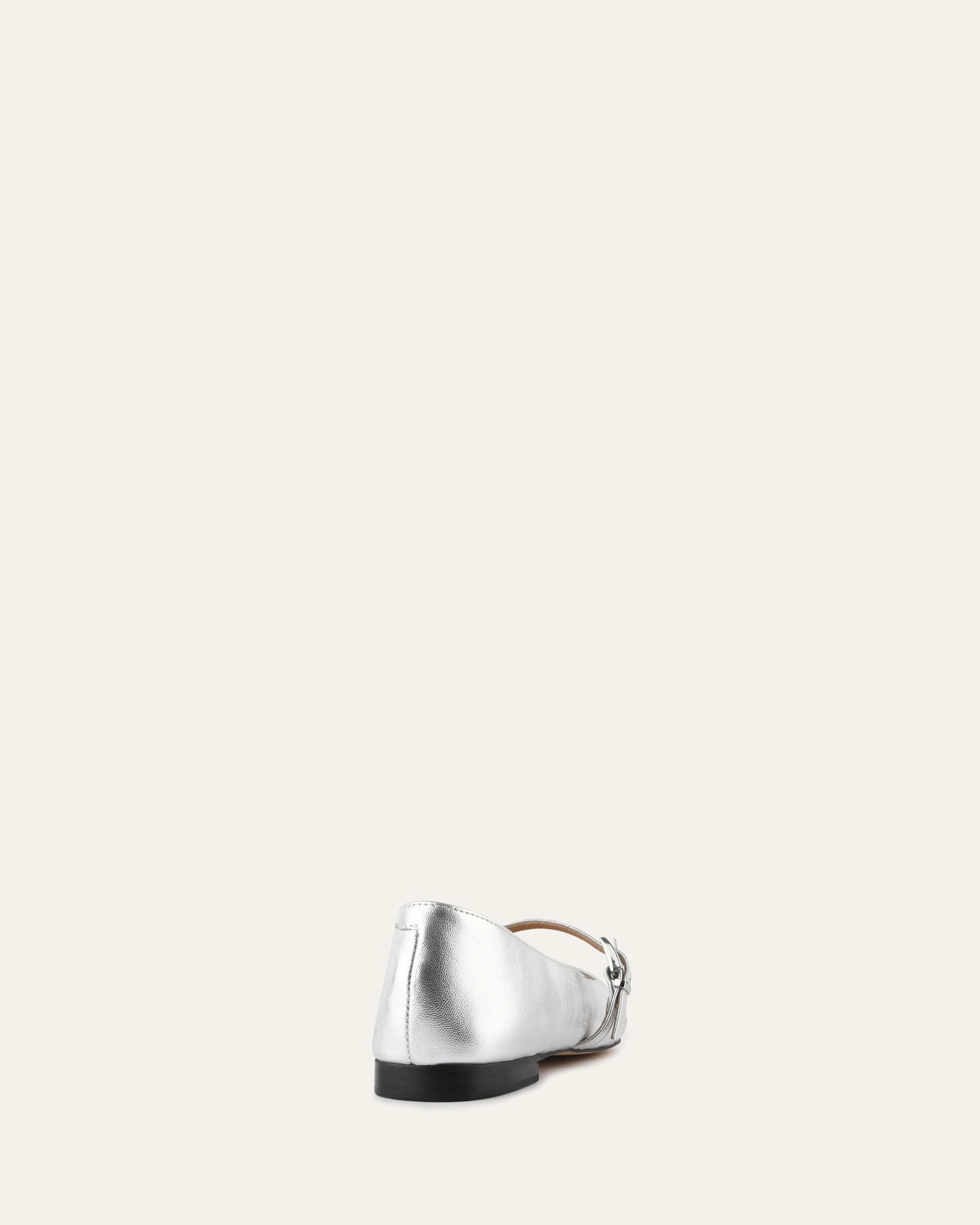 Move-Ready Looks Timeless Cool Dilaria Dress Flats Silver Leather