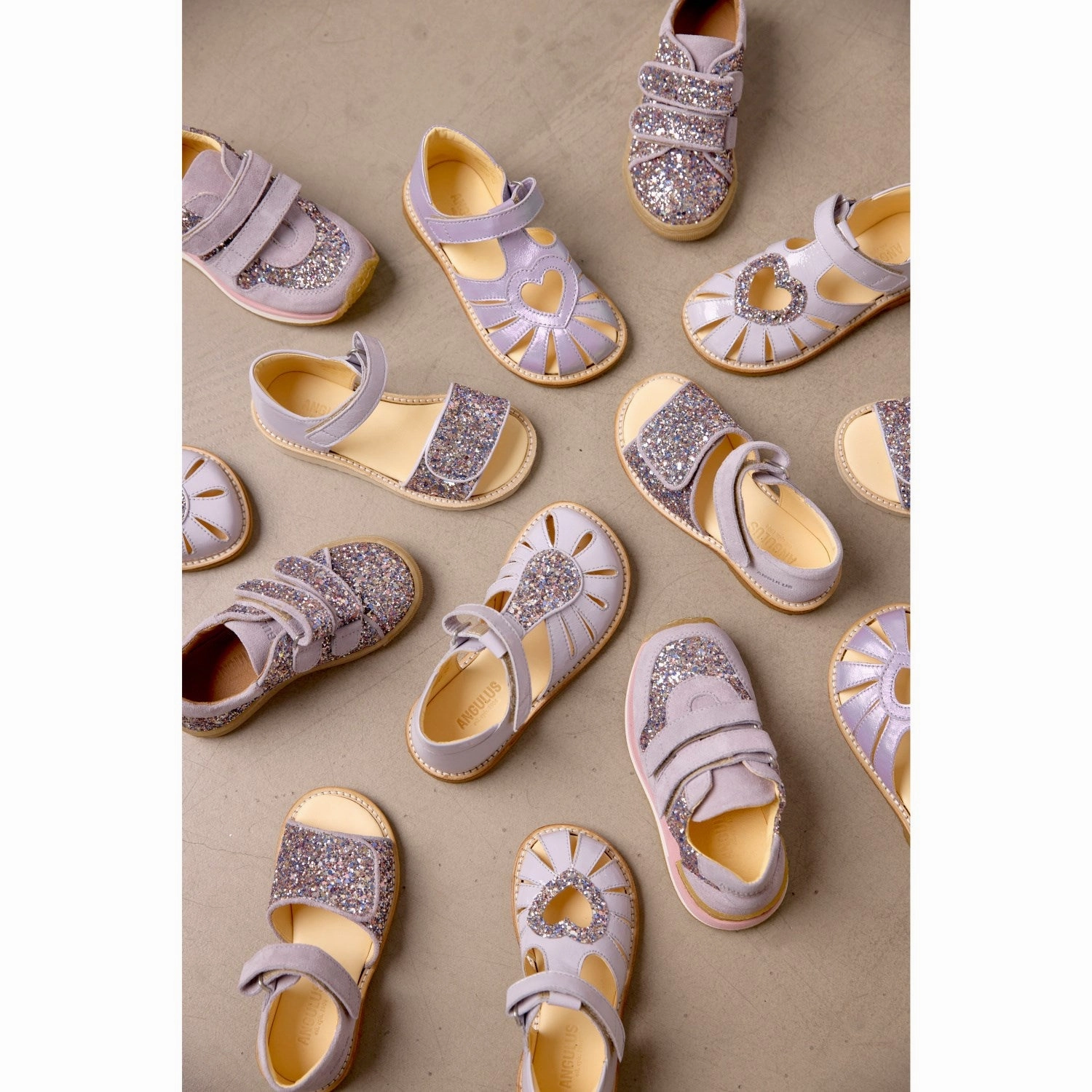 Angulus Iridescent Lilac Shine Hjertesandal Med Velcro Closure Modern Identity