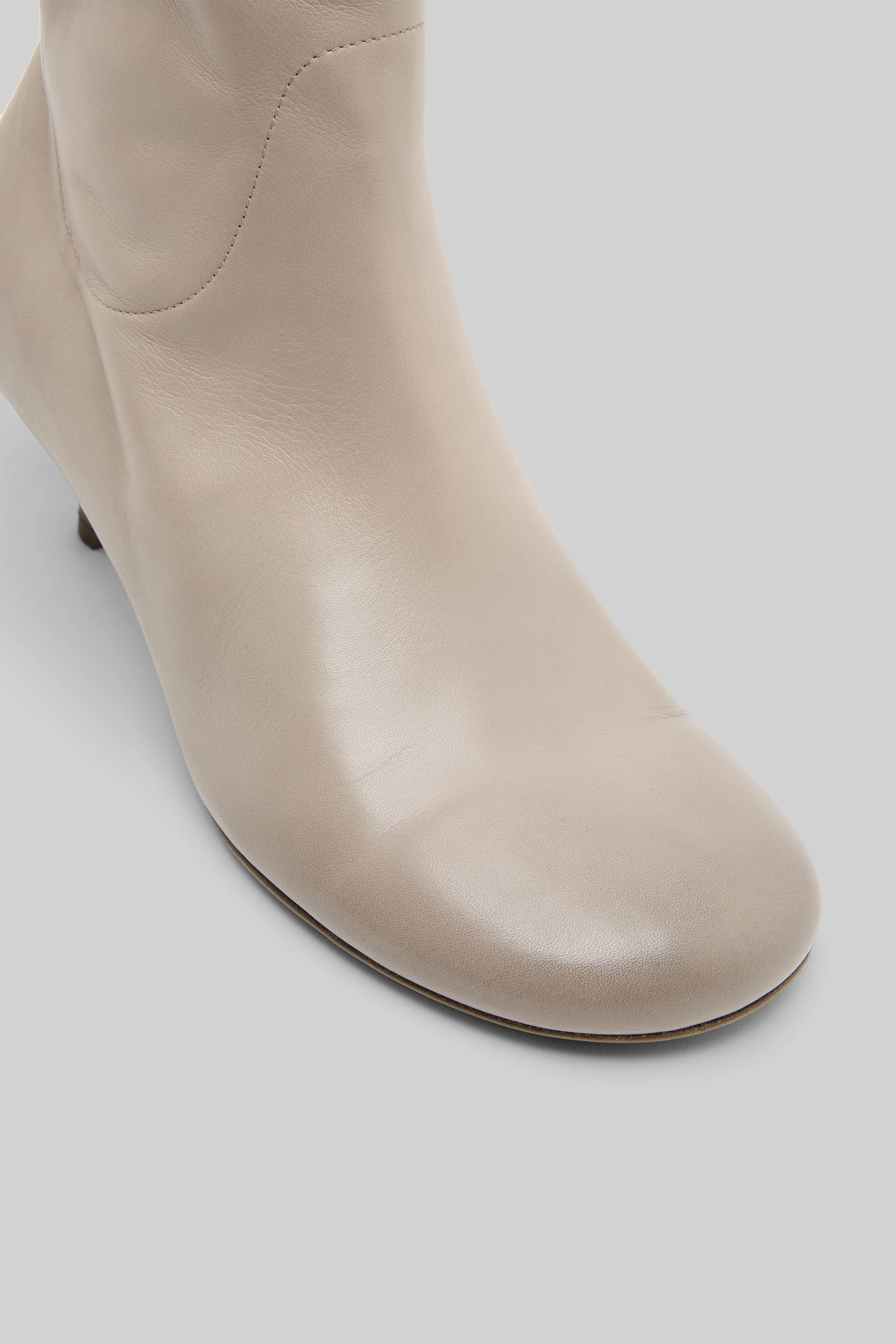 Minimal Design Spilla Leather Ankle Boot In Argilla