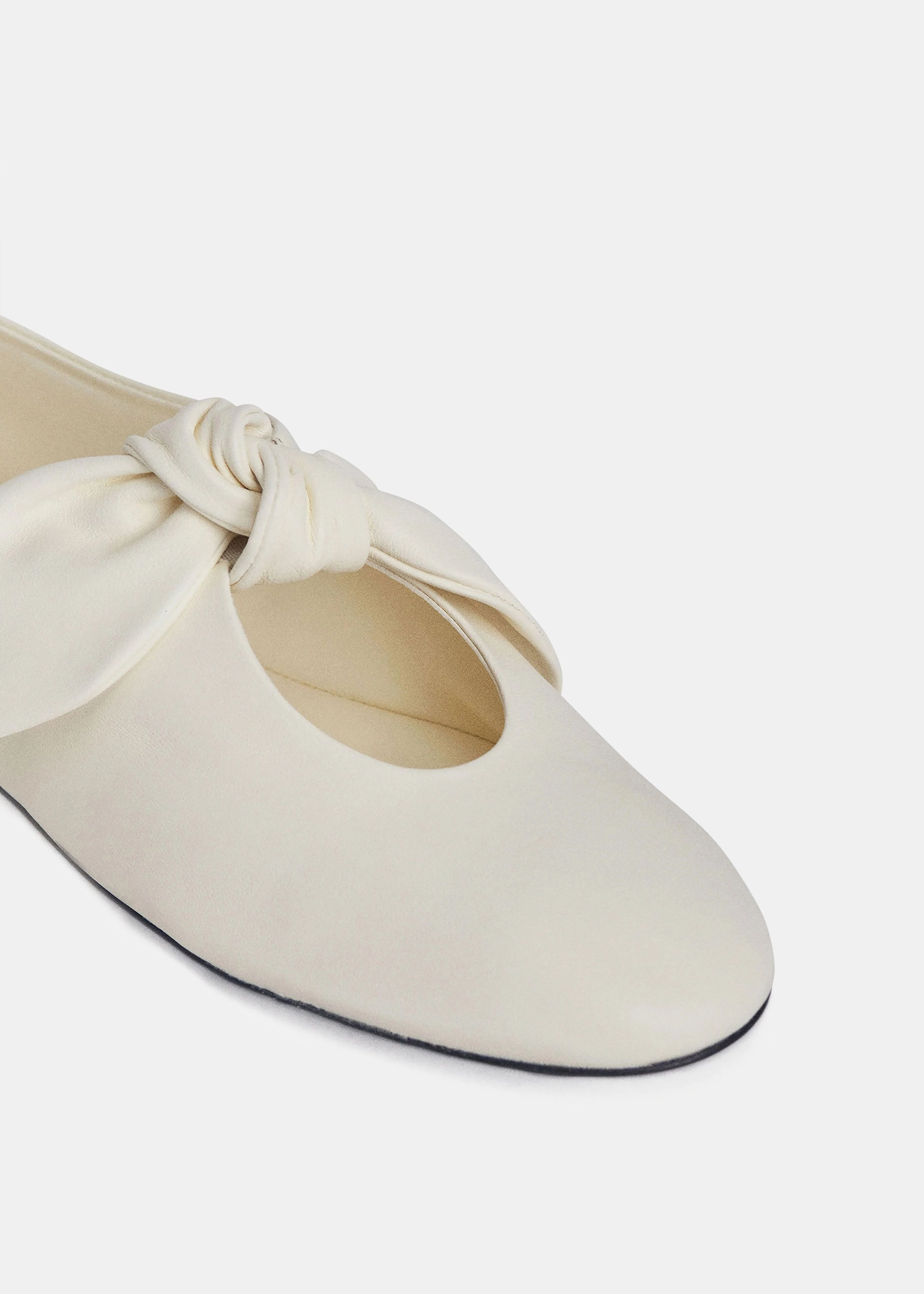 Pure Motion Leather Bow Flat In Ivory