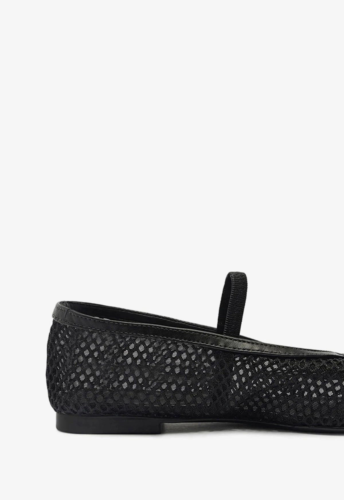 Ultra-Clean Style Refined Urbanism Arissa Mesh Flat
