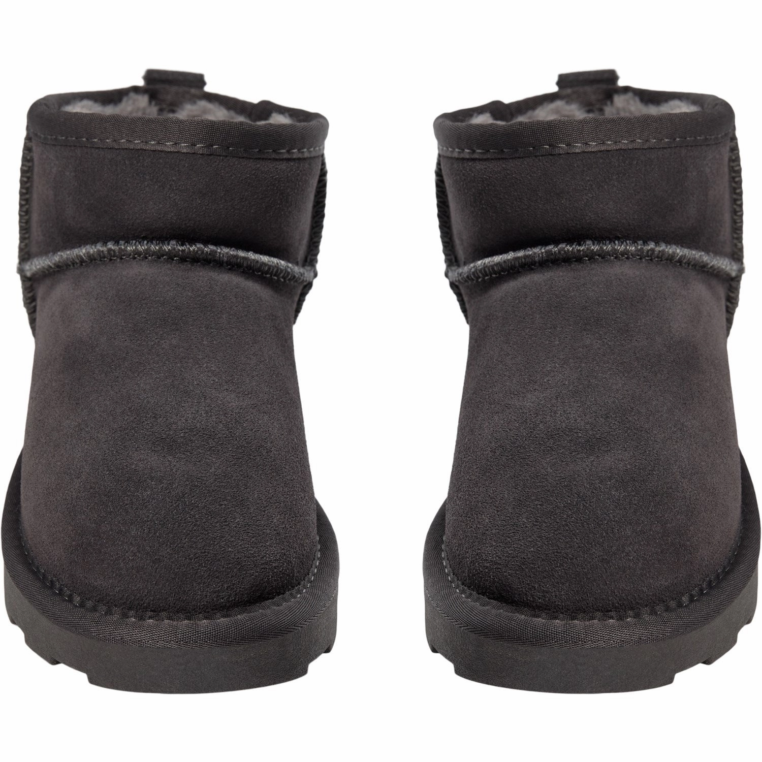 Movement-Inspired Quiet City Style Sofie Schnoor Dark Grey Boots Low
