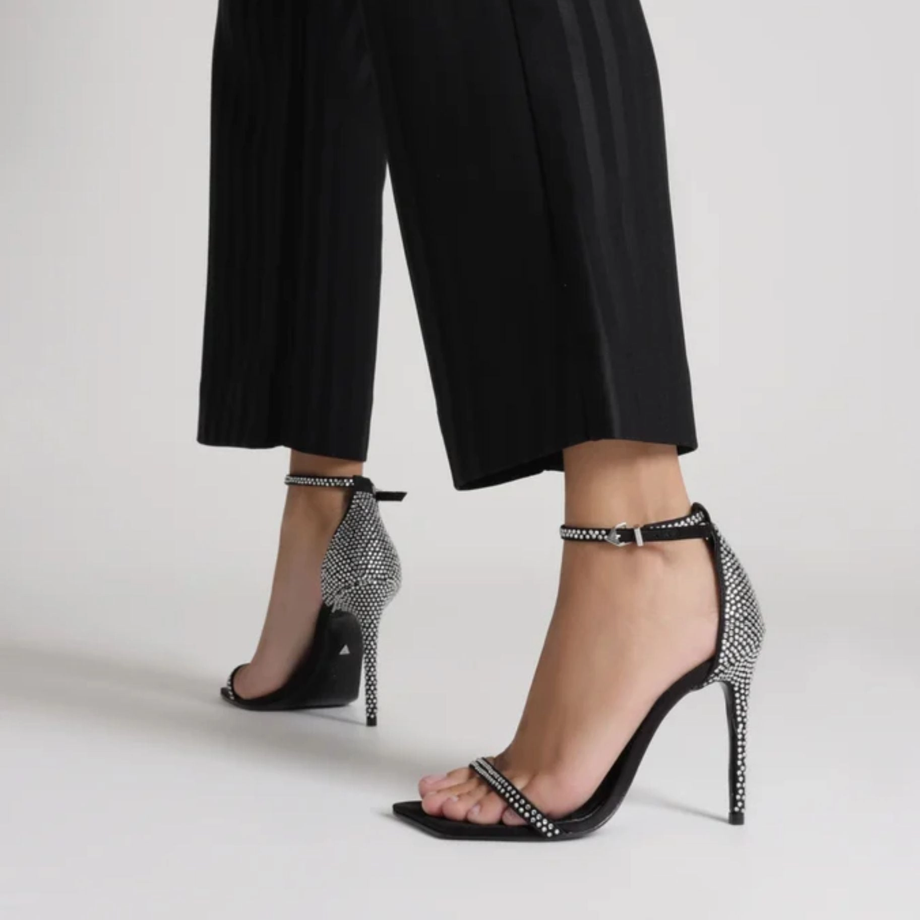 Jenna Specchio Leather Sandal Flow-Forward Gear Minimal Mood