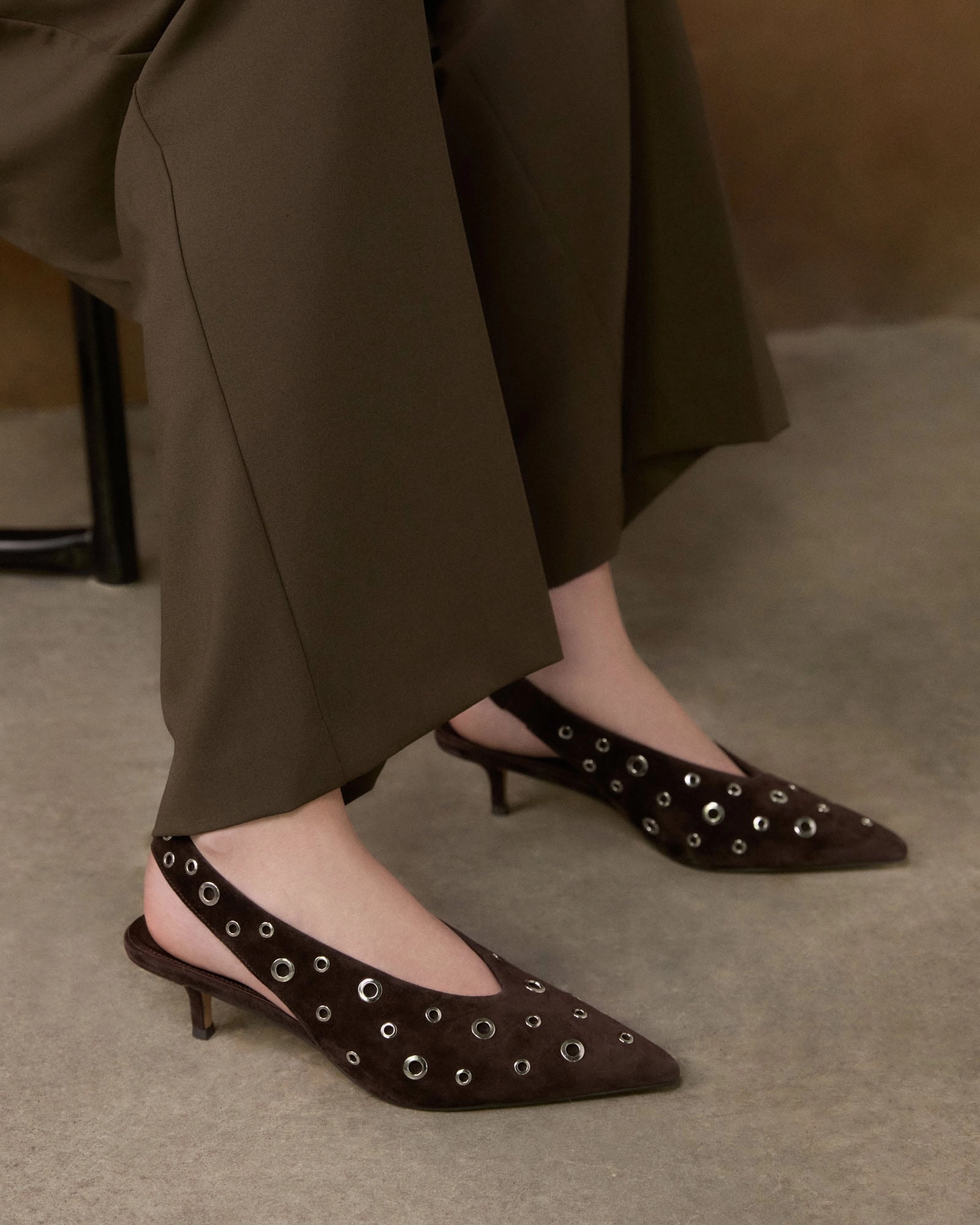 Rhi Low Heels Bitter Choc Suede Visual Ease