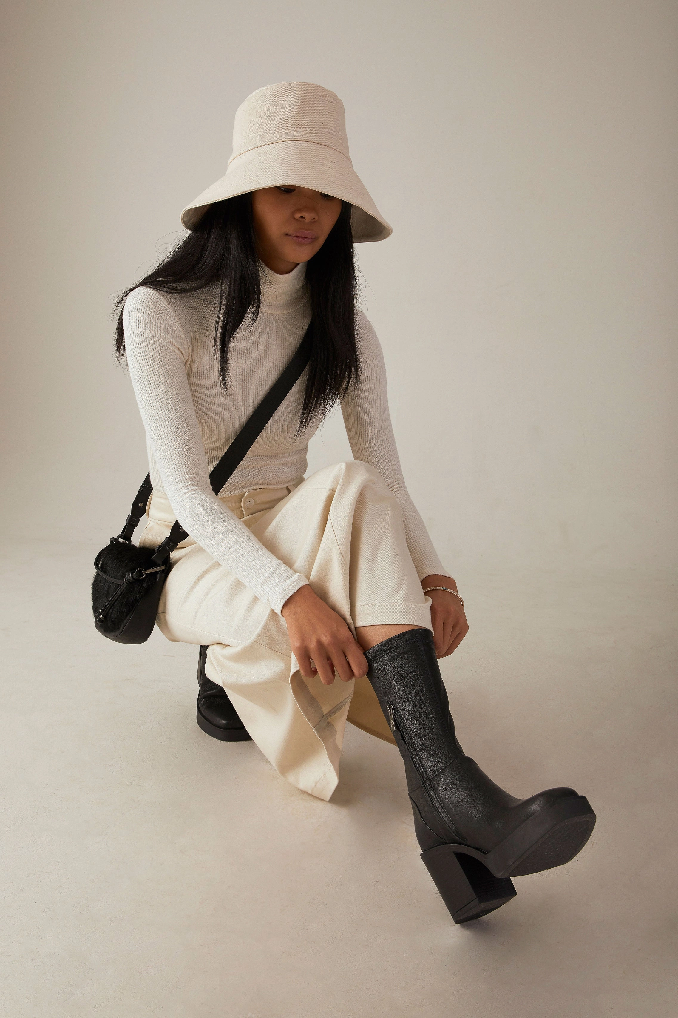 Understated Utility Old Iron Stretch Leather Boot In Nero