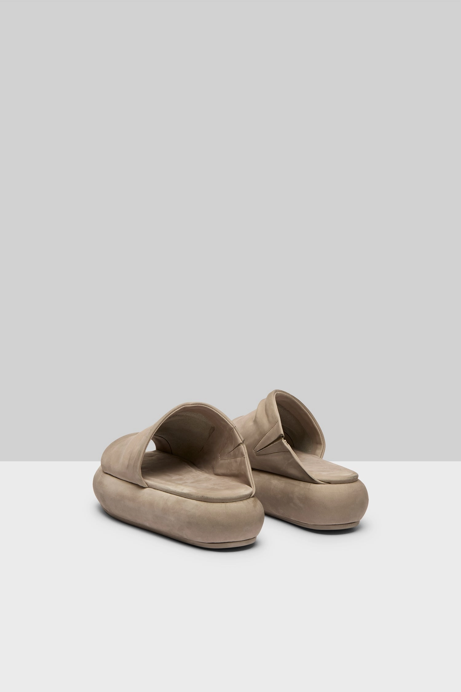 Simple Uniform Ciambellona Leather Slide Sandal In Argilla