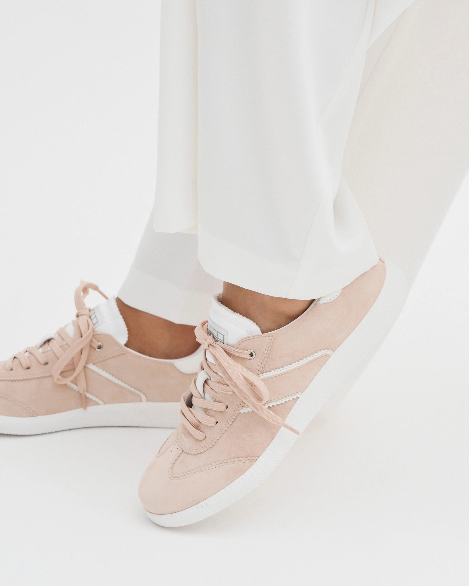 Confident Layers Feel The Flow Lola Sneakers Rose Pink Suede