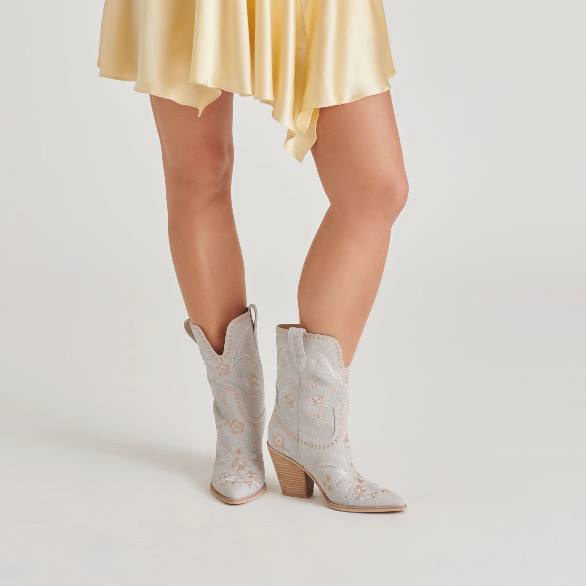 Motion-Minded Crafted Fit Jessey Floral Boots Light Blue Nubuck