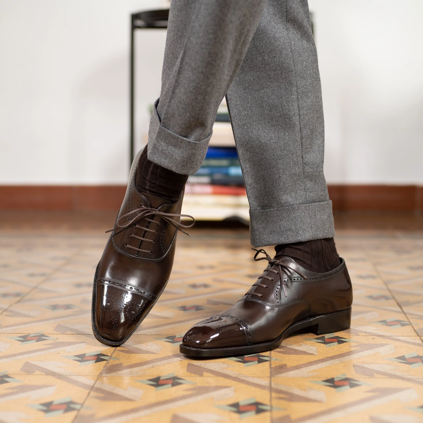 Madoz Medallion Oxford Mto - Coffee Brown Your Next Layer Bold Details
