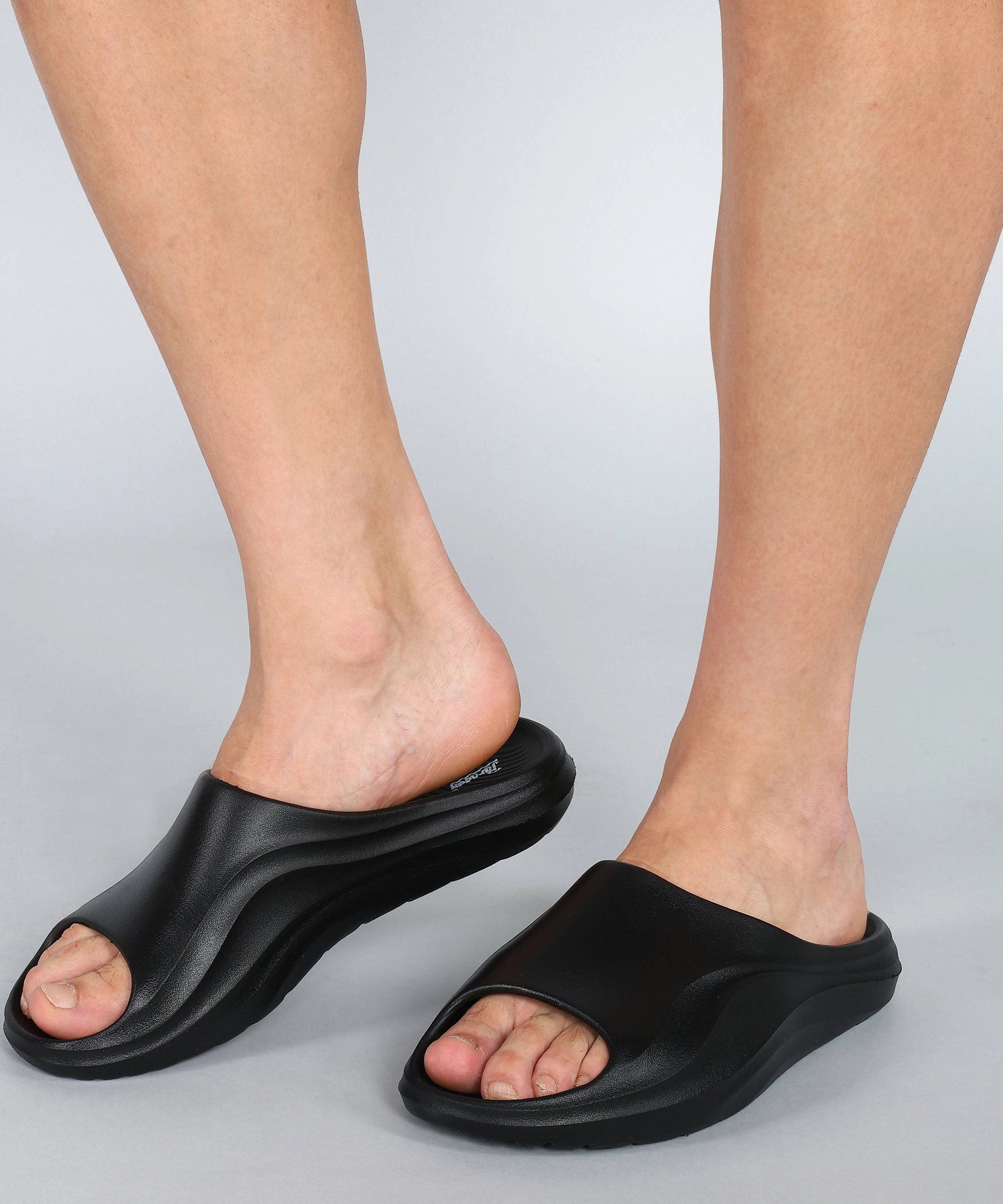 Paragon Men'S Waterproof Black Sliders With Comfortable Sole Easy Motion