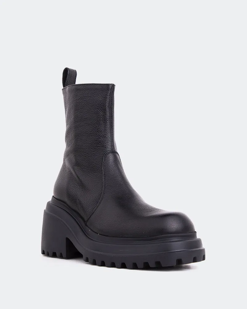 Ike Black Leather Purpose-Led