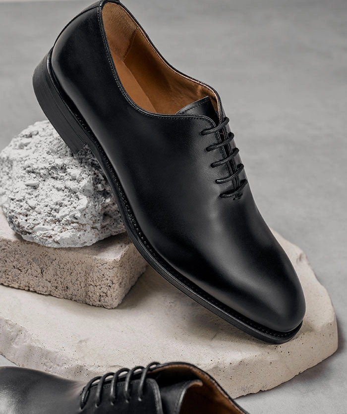 Form-Centered Richelieu Giulia Black
