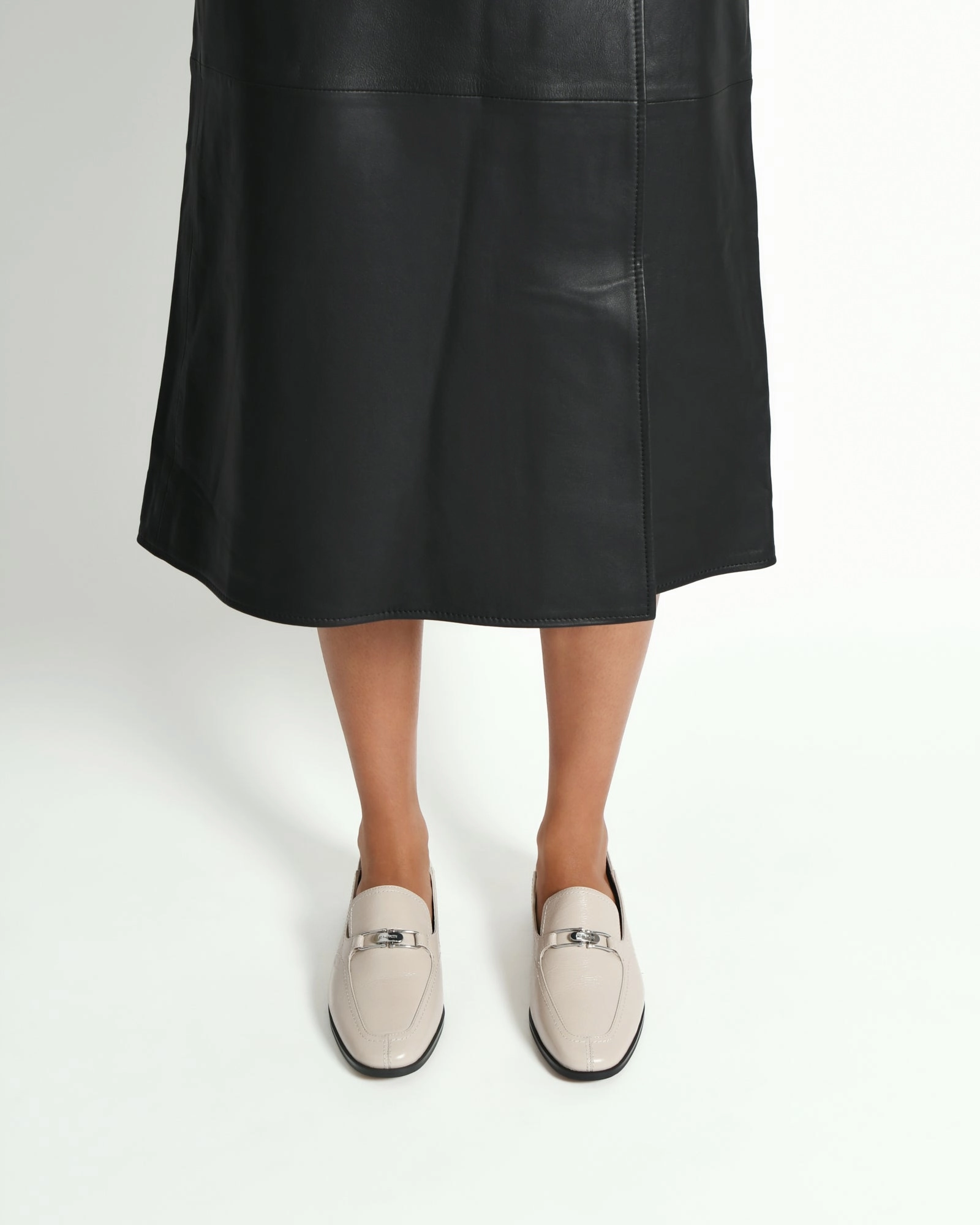 Riley Loafers Bone Crinkle Leather Forward Function Made For Days