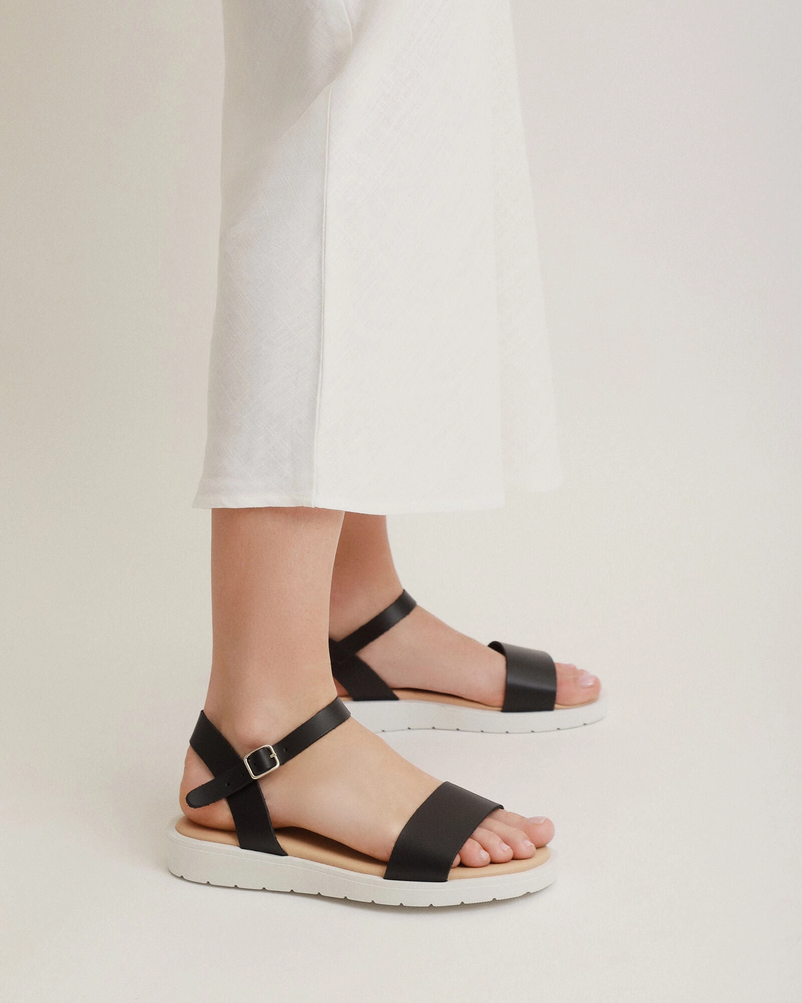 Fluid Motionwear Robin Flat Sandals Black Leather