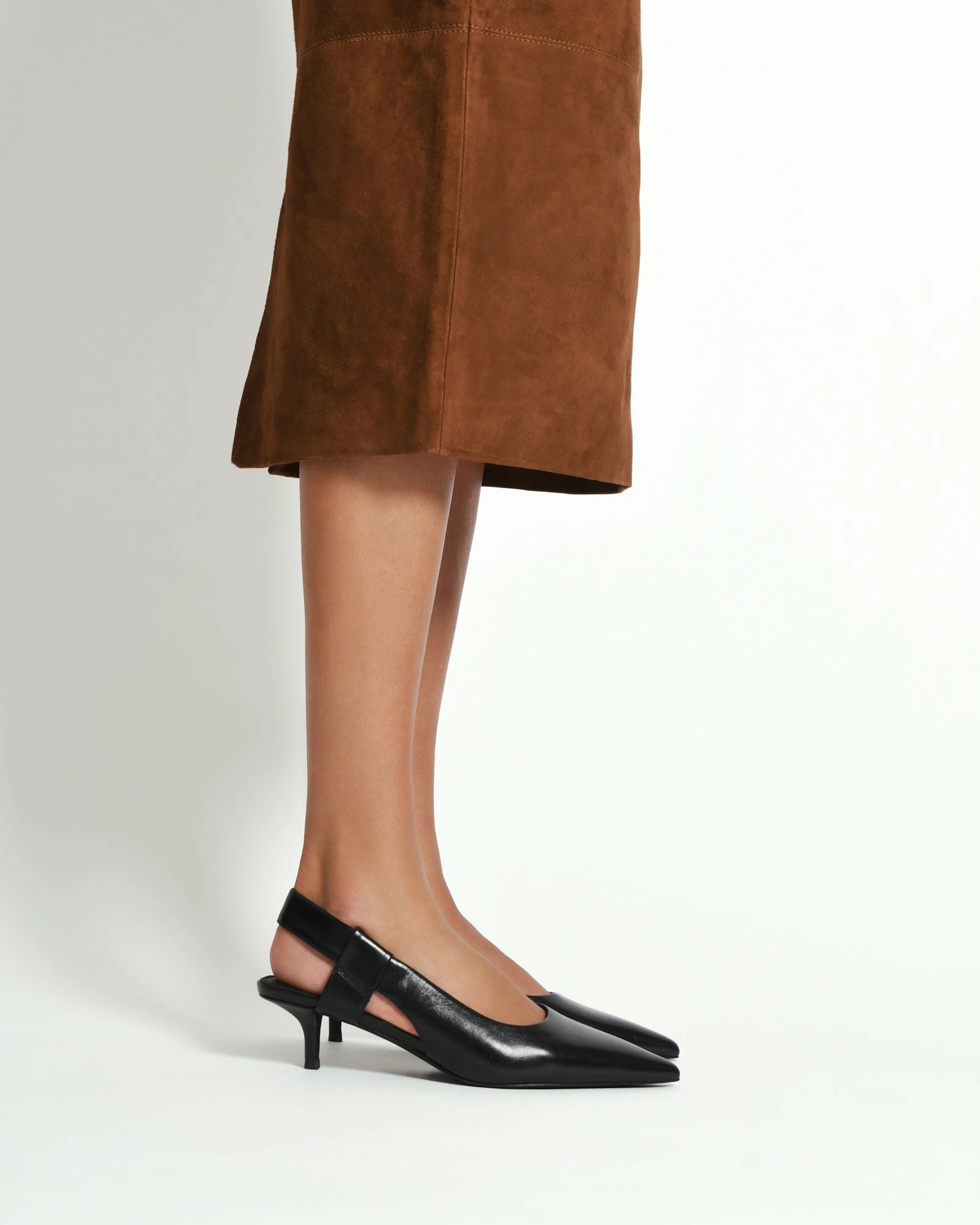 Movement Uniform Rosa Low Heels Black Leather
