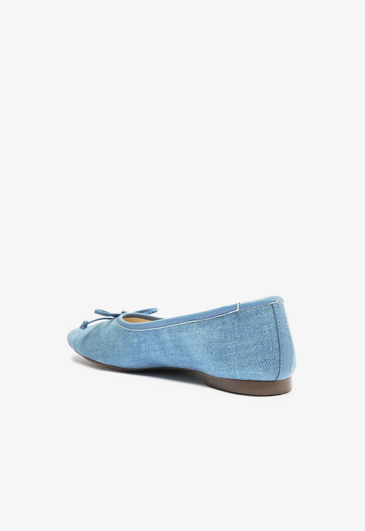 Street-Ready Form-Light Fit Arissa Denim Flat