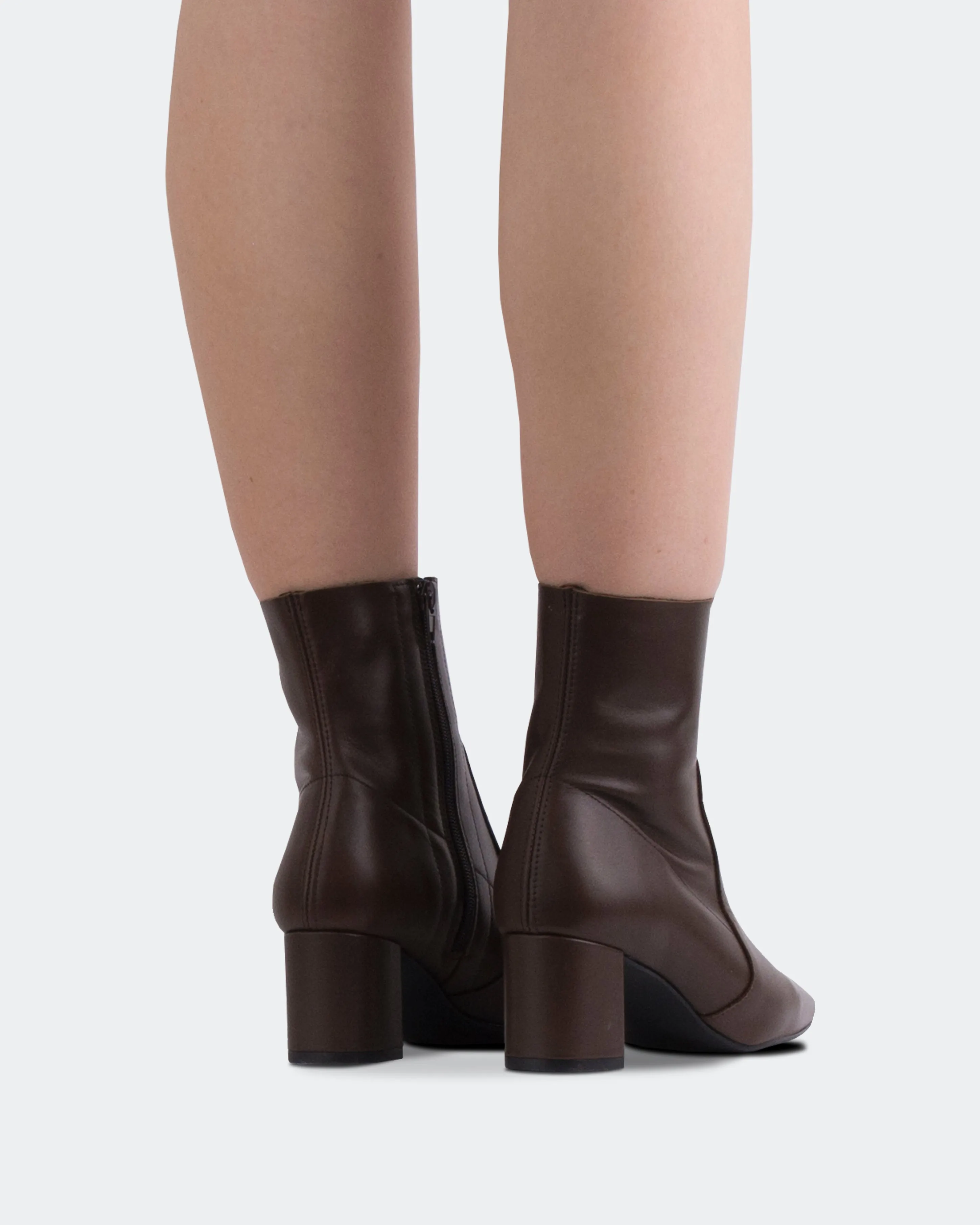 Refined Minimalism Layer Light Gillian Brown Leather