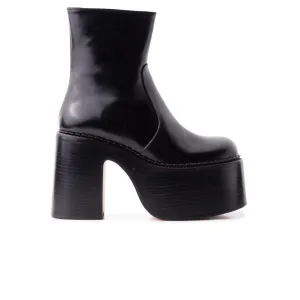 Form Redefined Confident Comfort Gunner Black Leather