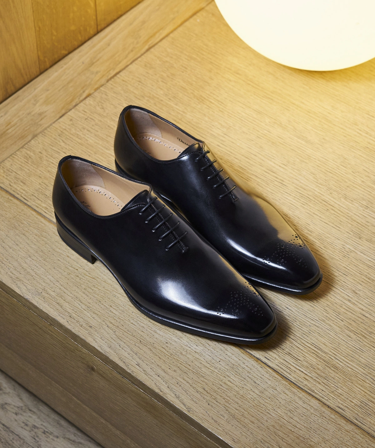 Richelieu Vasco Black Distinctly Modern